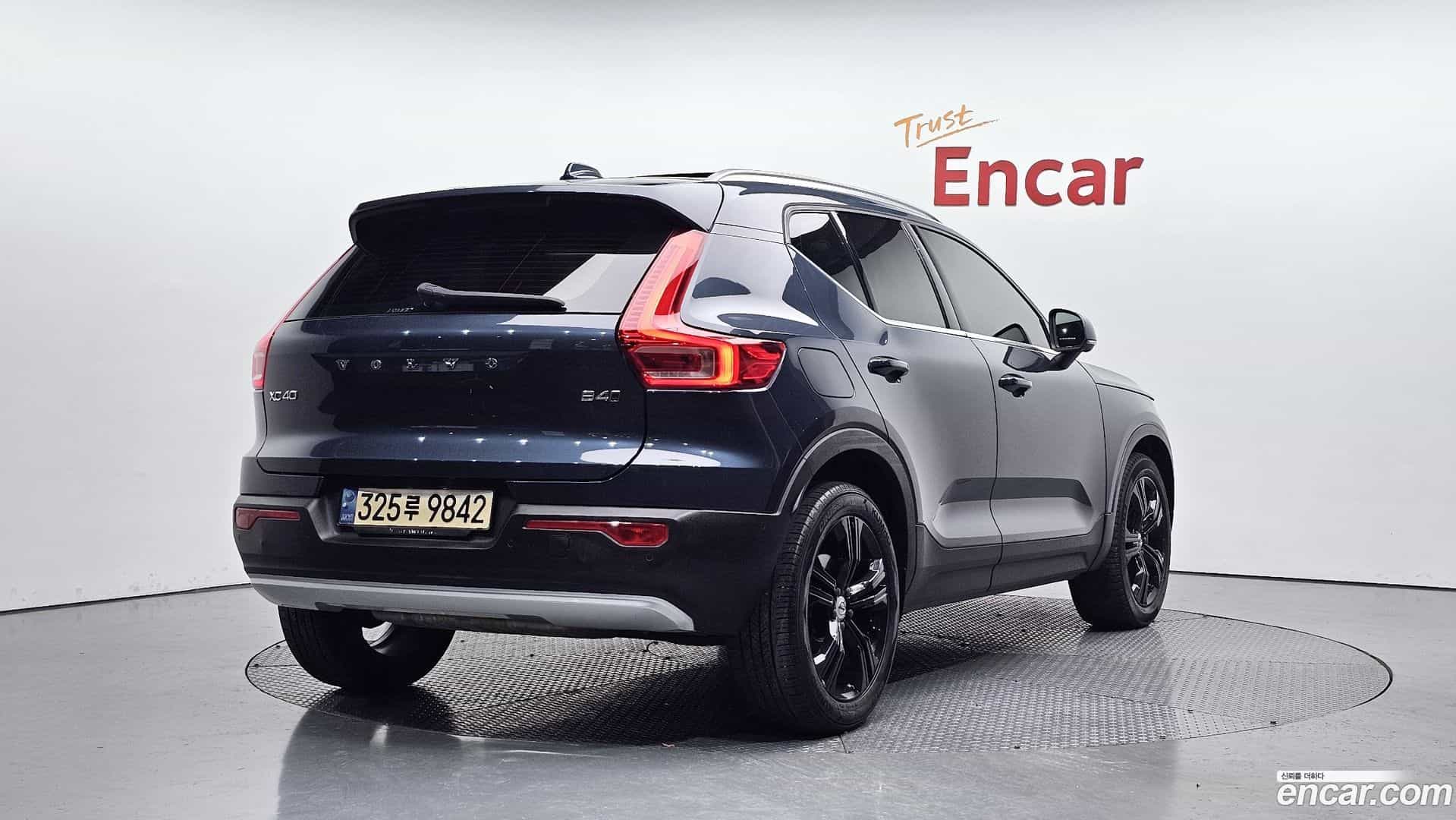 XC40 Volvo 2021.4-OUTER-002