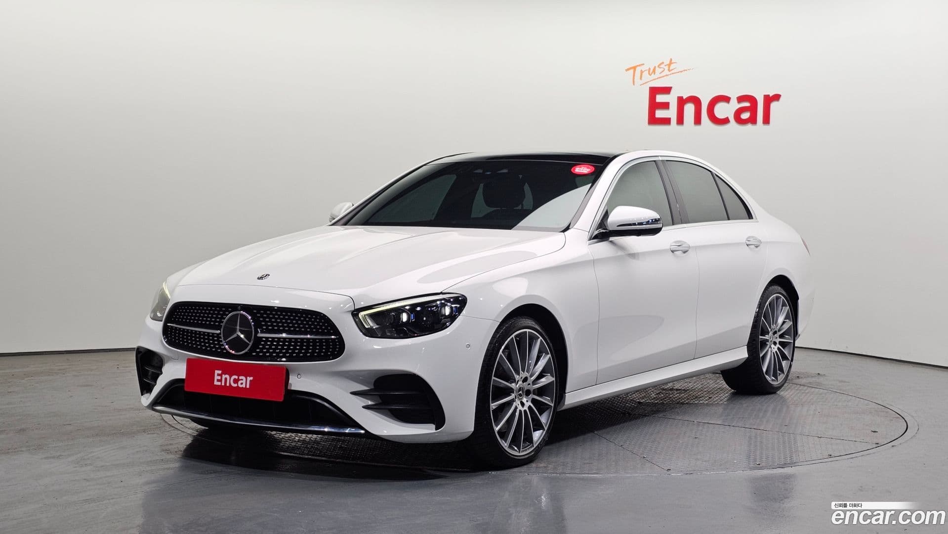 Main__Slider__Photo:E-Class Mercedes-Benz 2021.2-0