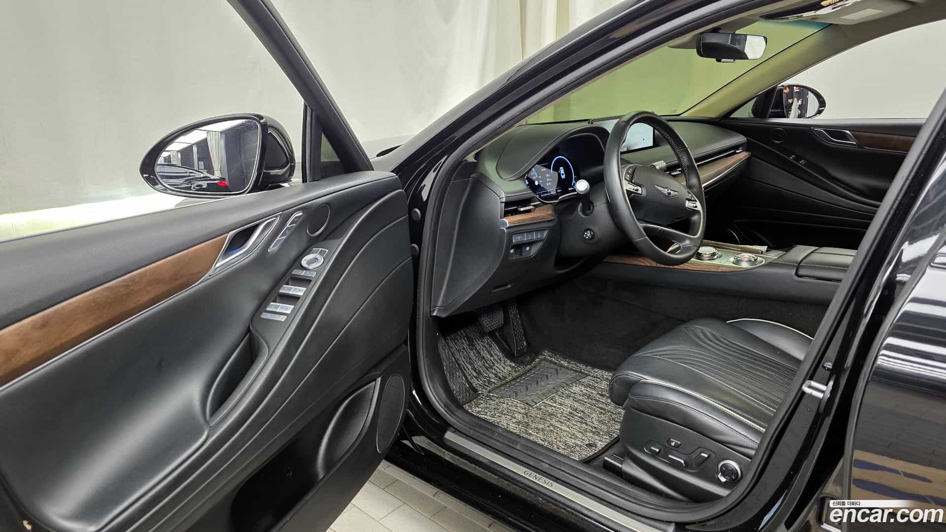 G80 Genesis 2023.1-INNER-010