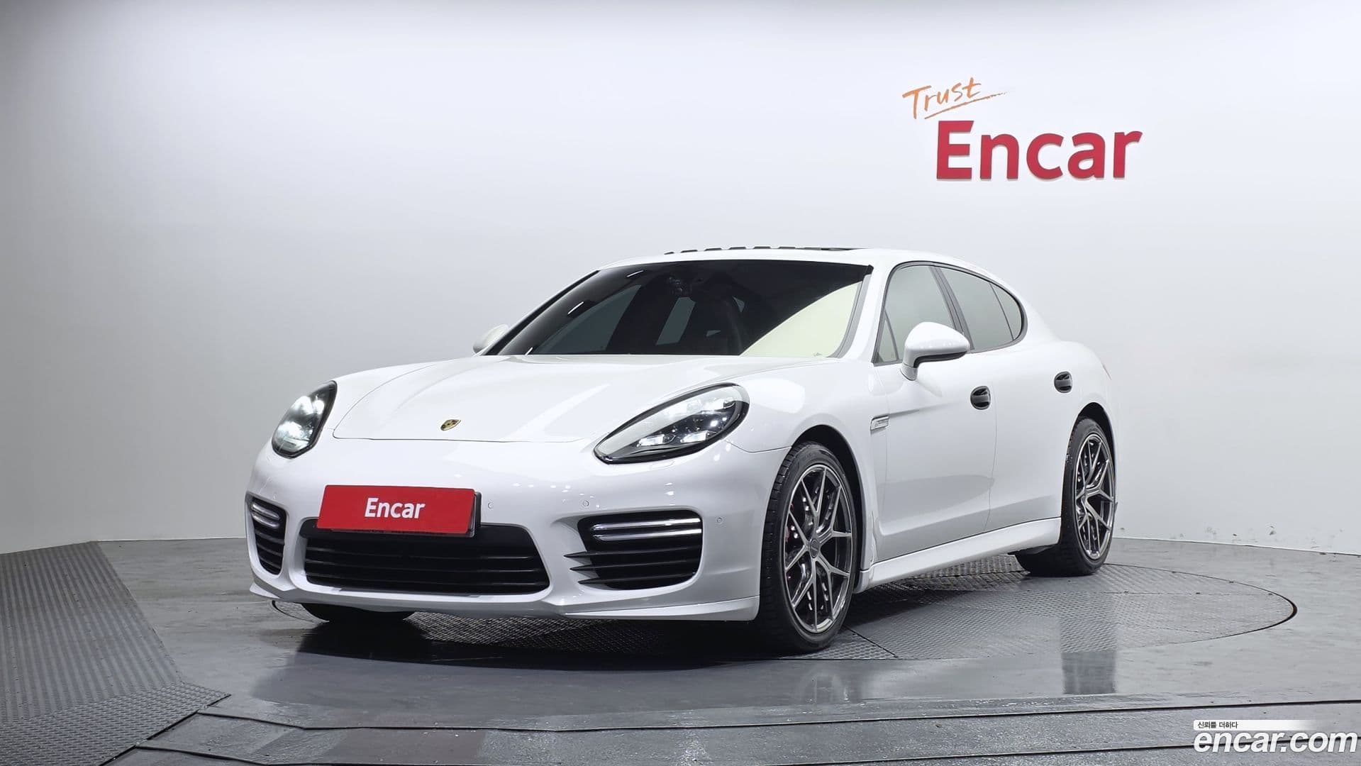 Main__Slider__Photo:Panamera Porsche 2011.7-0