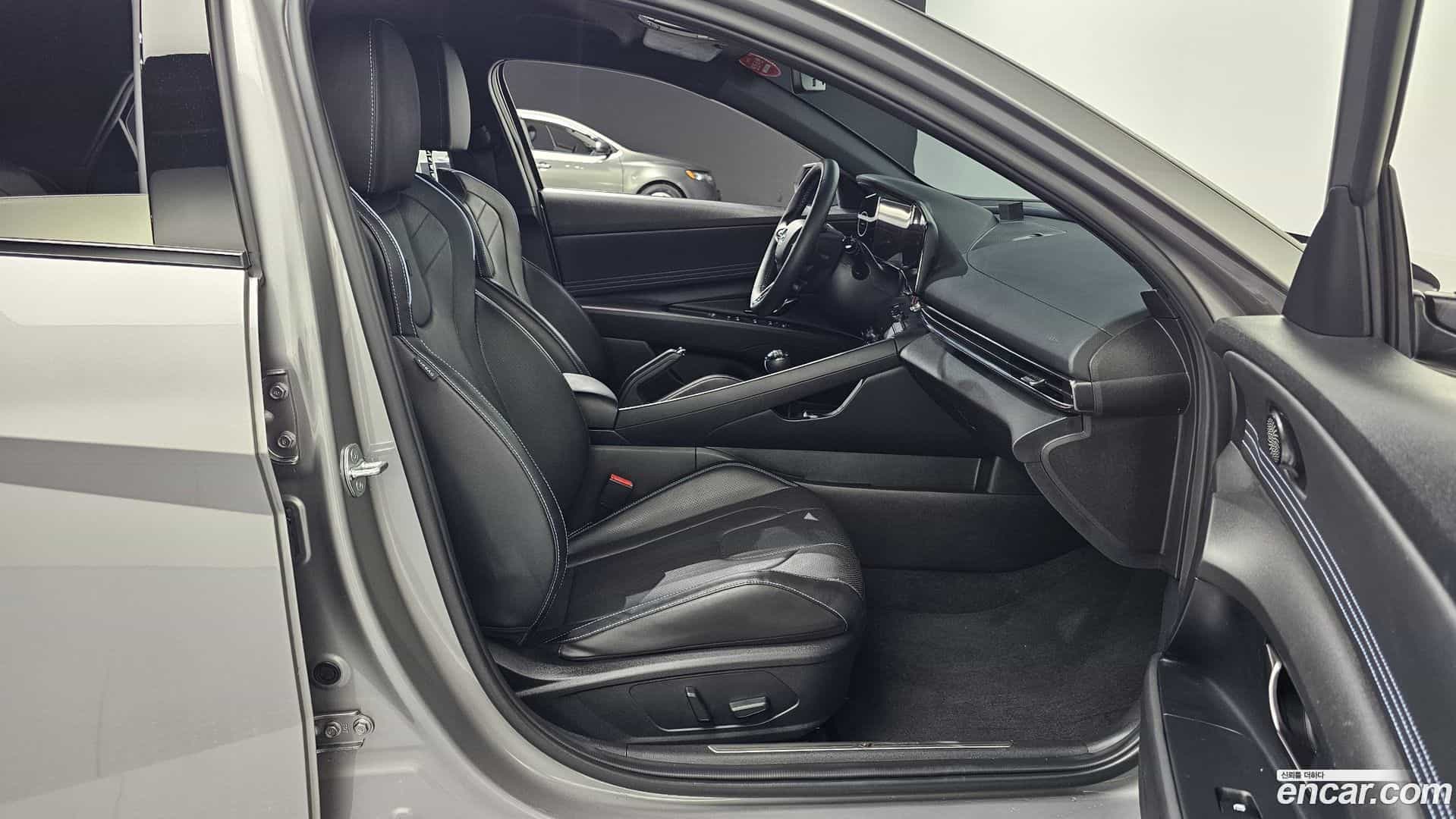 AVANTE Hyundai 2022.11-OPTION-015
