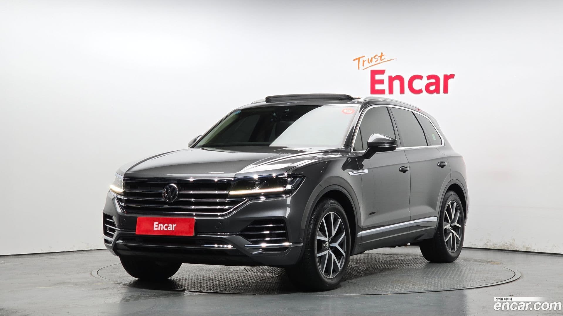 Main__Slider__Photo:Touareg Volkswagen 2020.7-0