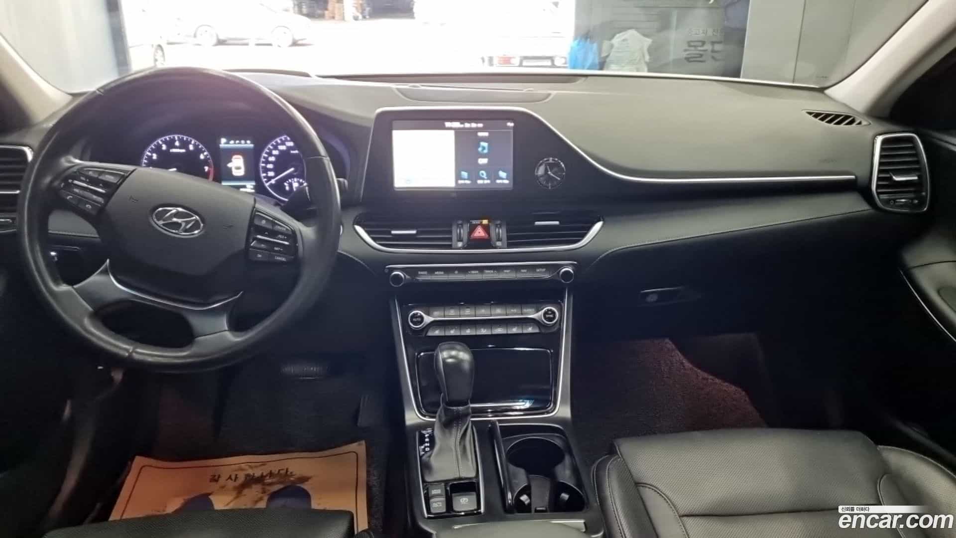 Grandeur Hyundai 2018.4-OPTION-015