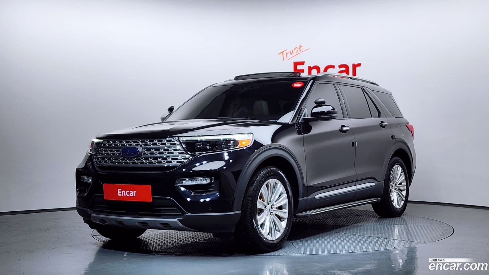 Main__Slider__Photo:Explorer Ford 2019.11-0