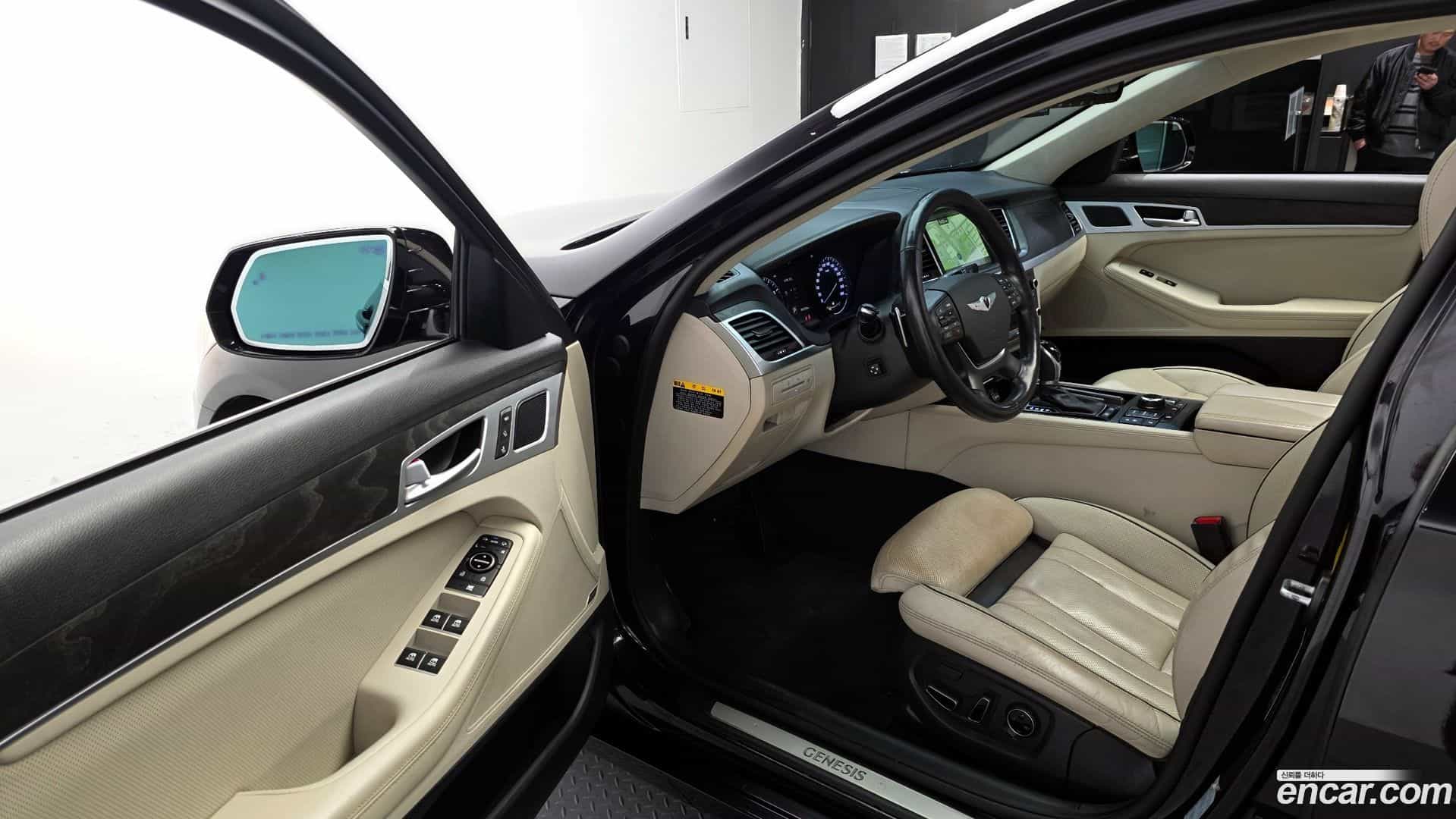 Genesis Hyundai 2015.0-INNER-010