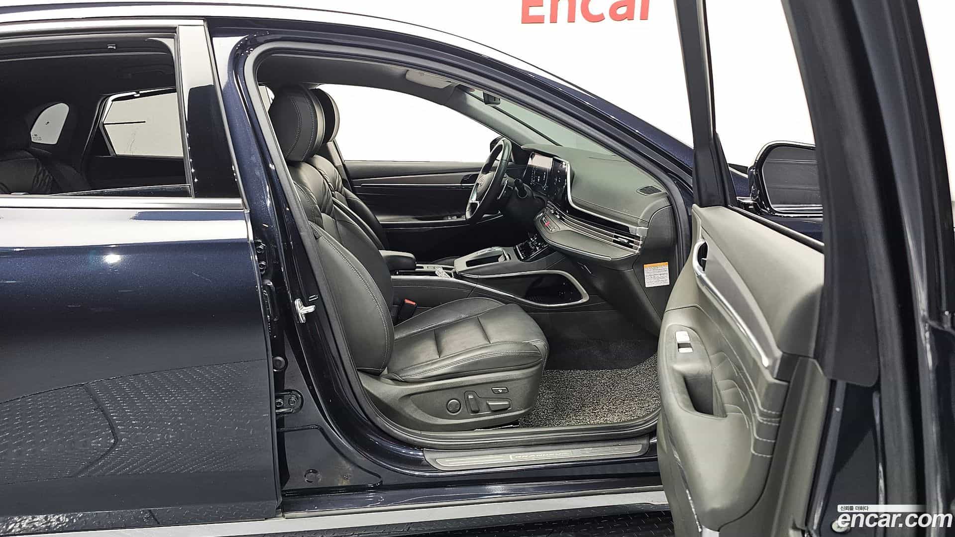 Grandeur Hyundai 2021.1-OPTION-015