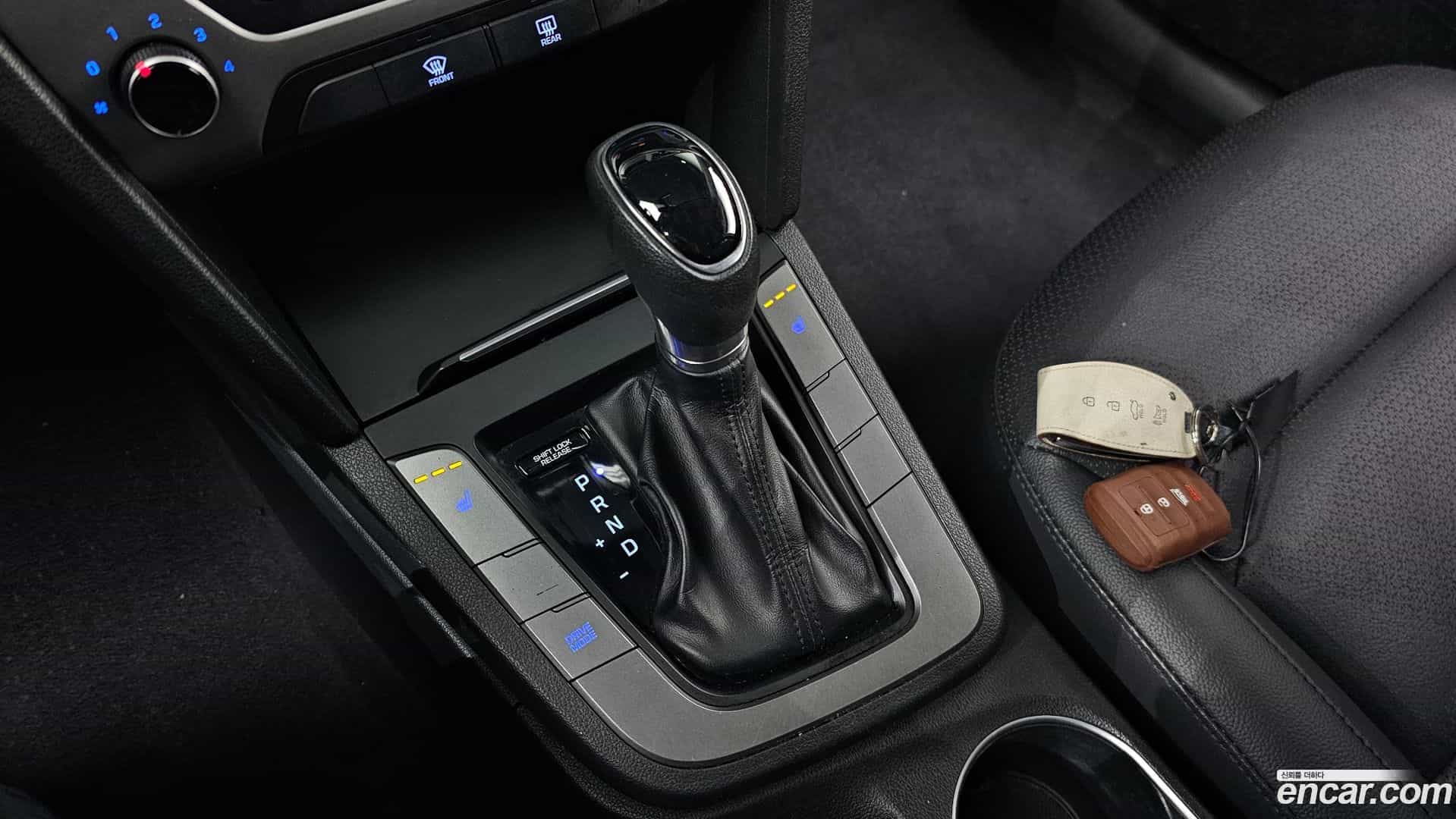AVANTE Hyundai 2018.3-INNER-009