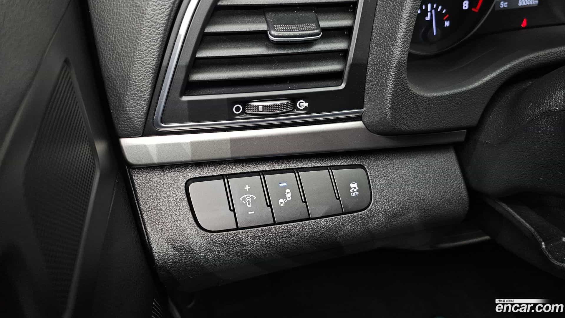 AVANTE Hyundai 2018.3-OPTION-017