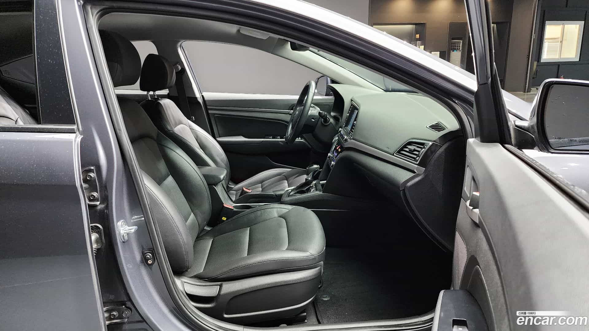 AVANTE Hyundai 2017.1-INNER-010