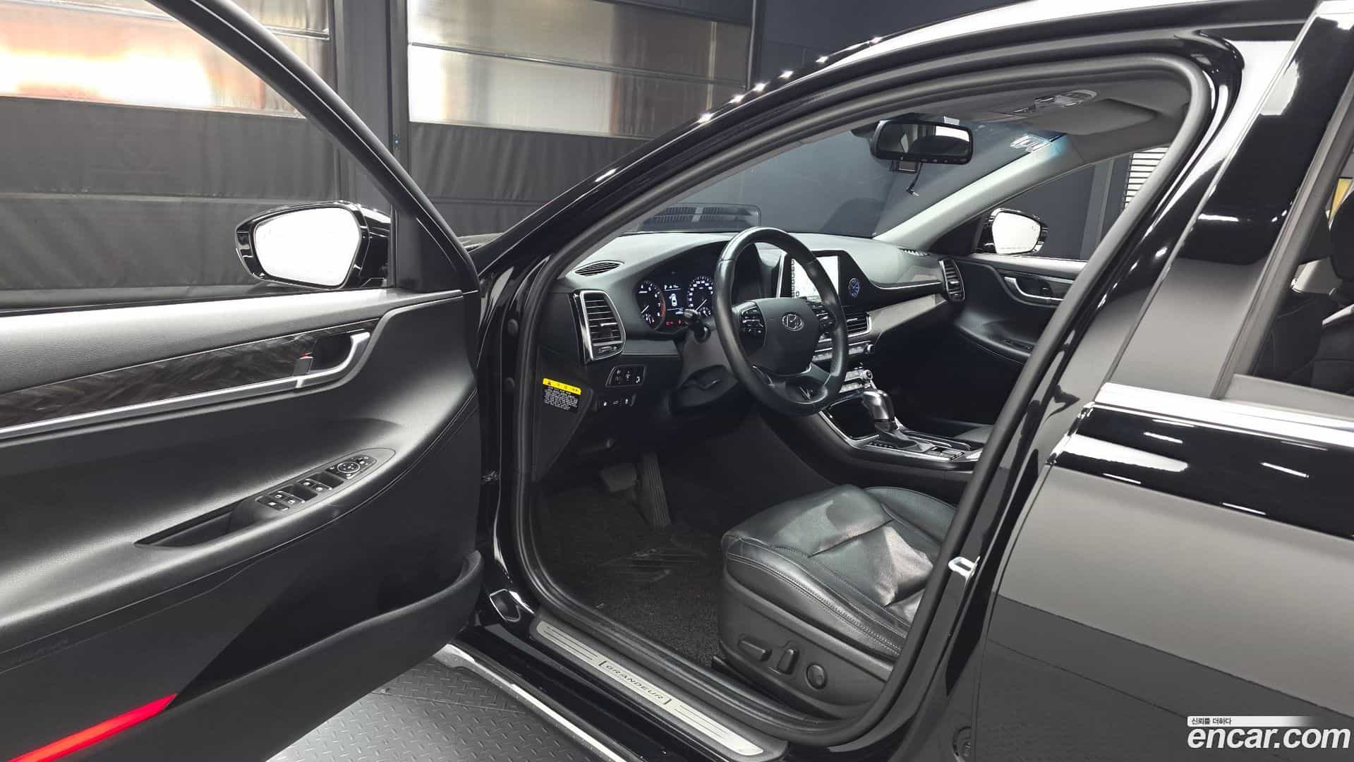 Grandeur Hyundai 2018.0-INNER-010