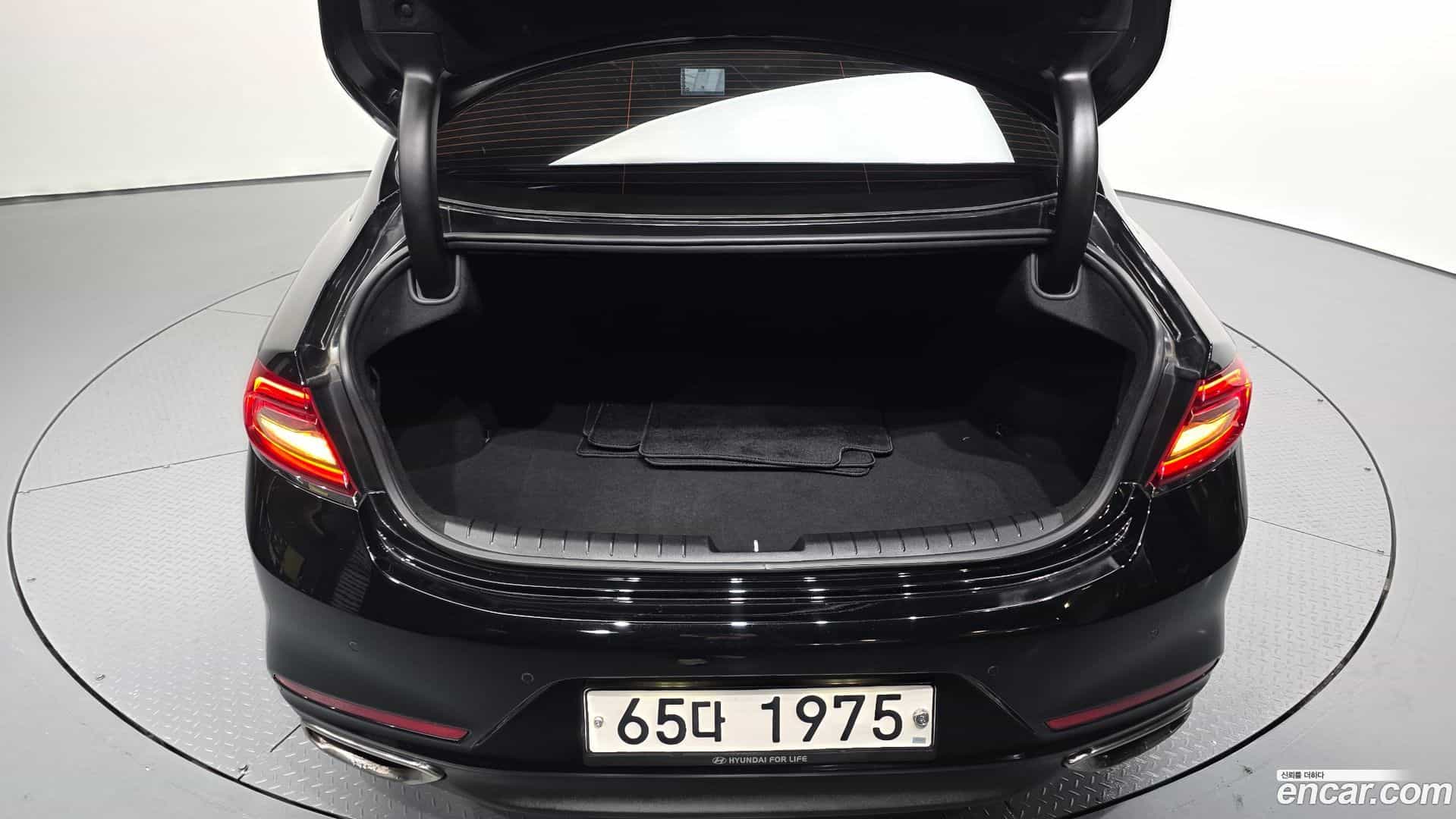 Grandeur Hyundai 2018.0-OPTION-024