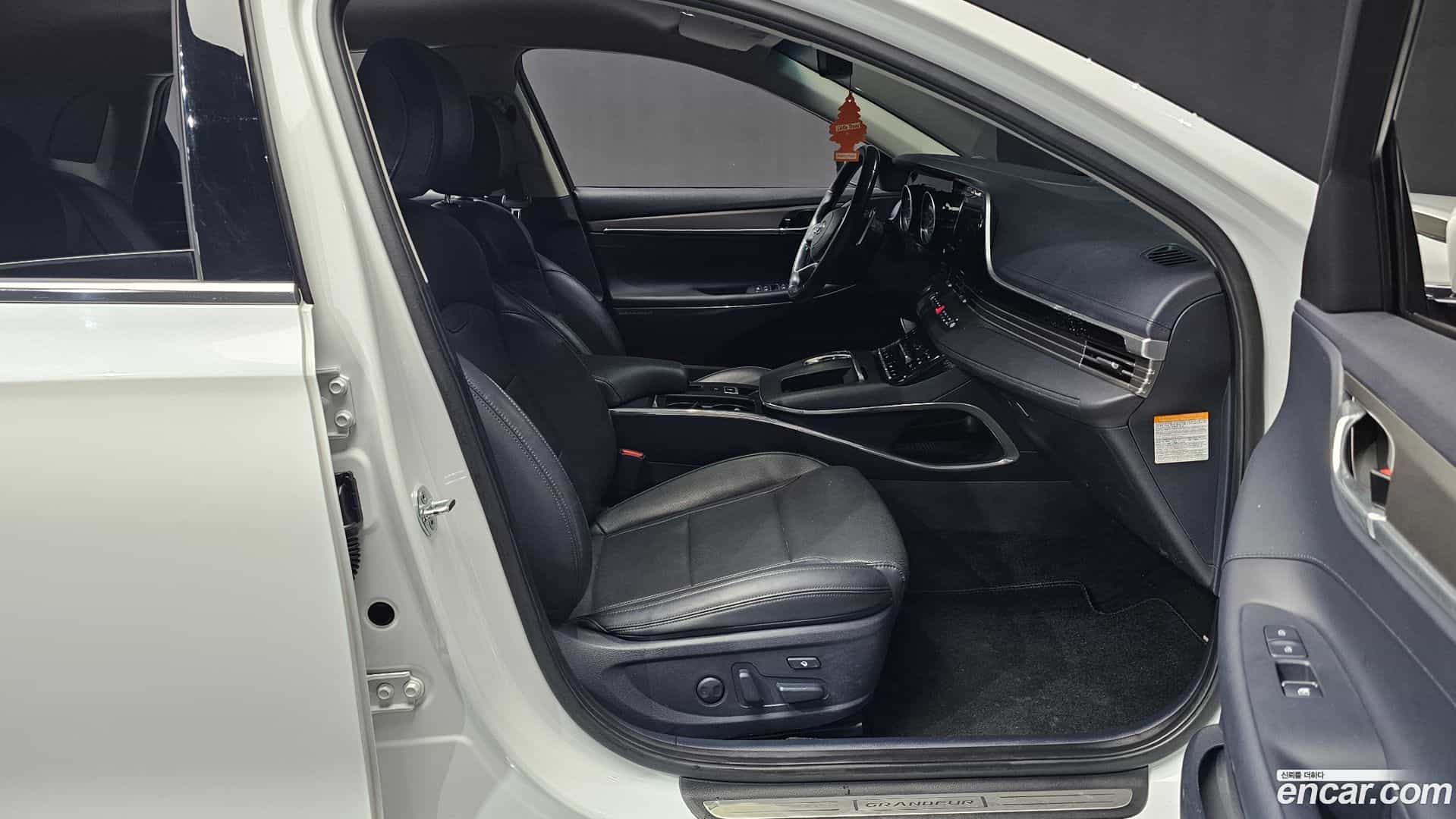 Grandeur Hyundai 2021.1-OPTION-015