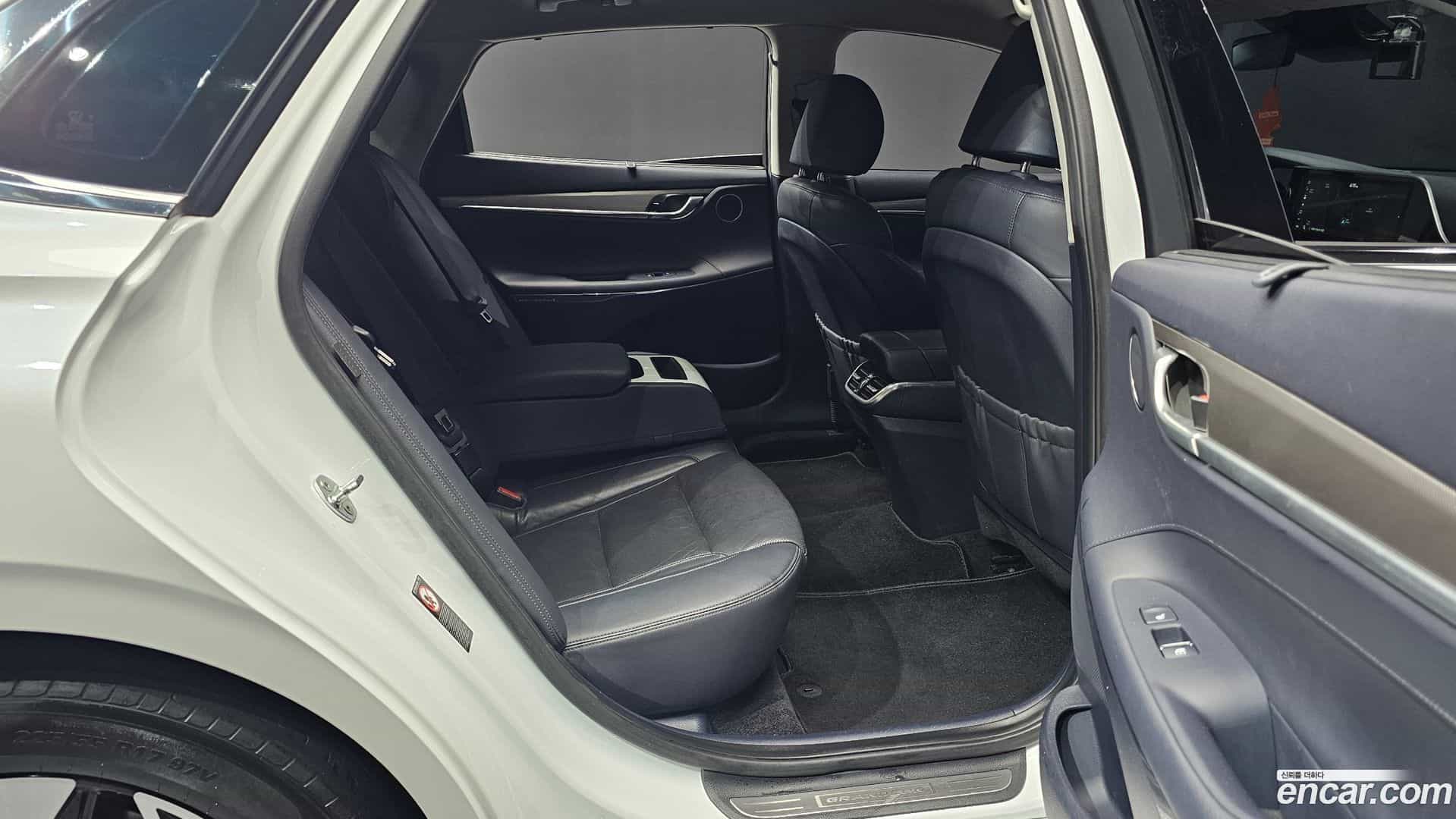 Grandeur Hyundai 2021.1-OPTION-016
