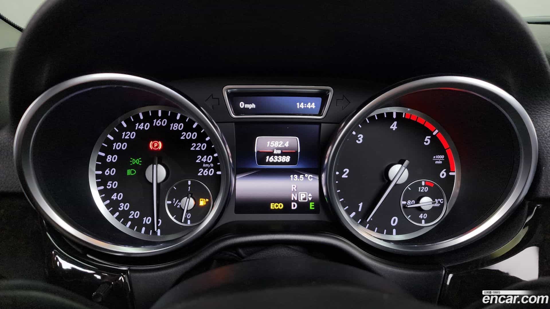 M-class Mercedes-Benz 2015.6-INNER-008