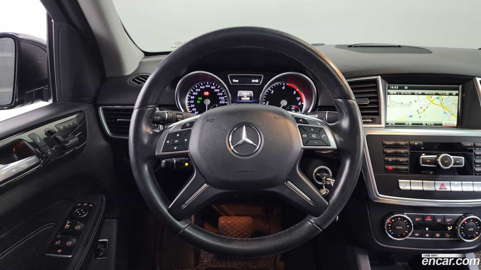 M-class Mercedes-Benz 2015.6-OPTION-017