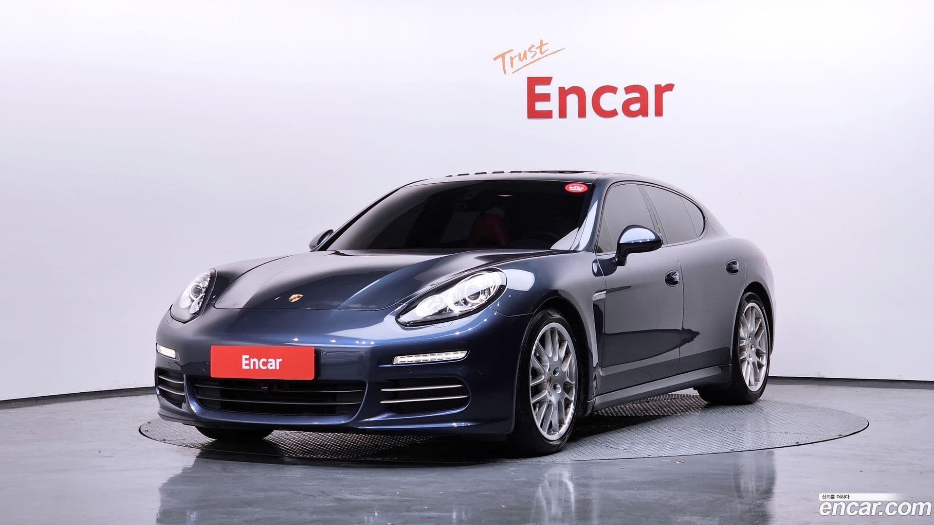 Main__Slider__Photo:Panamera Porsche 2014.10-0
