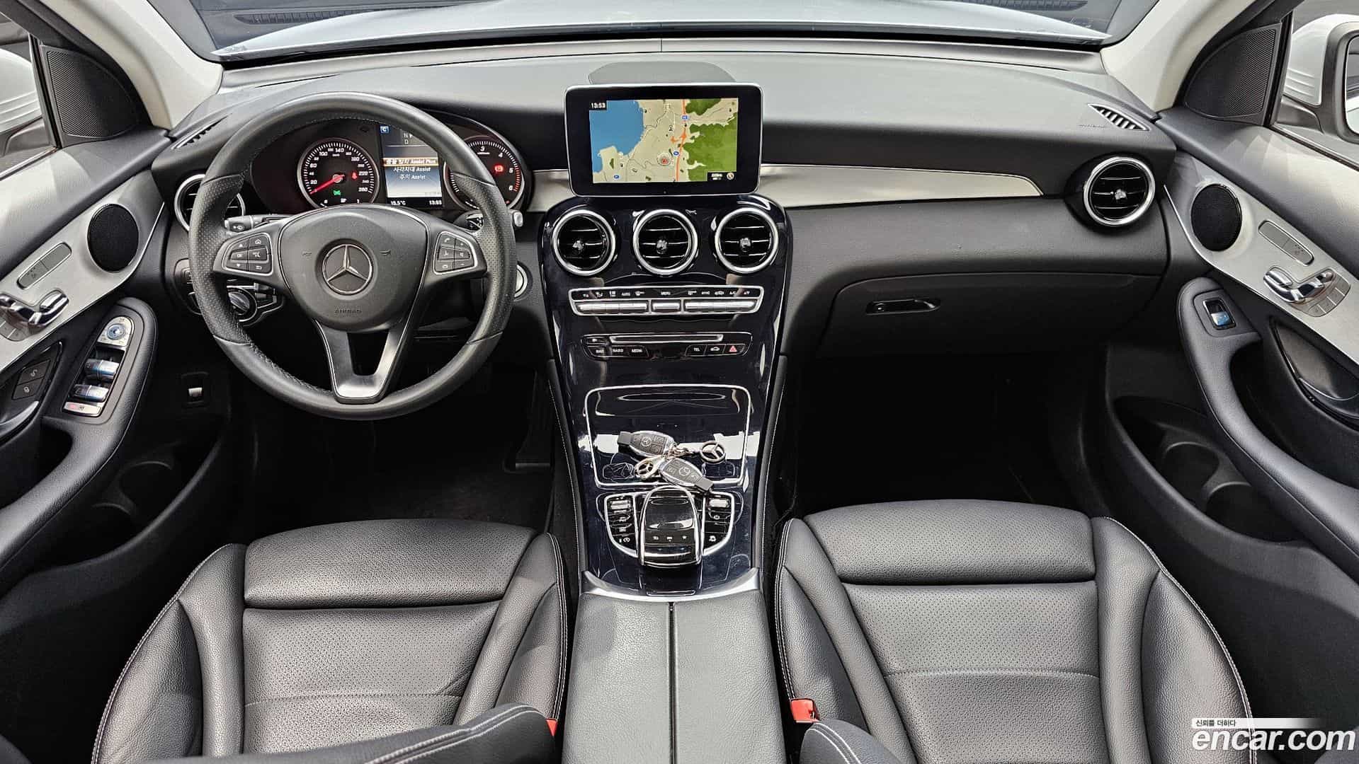 GLC-Class Mercedes-Benz 2016.9-INNER-007