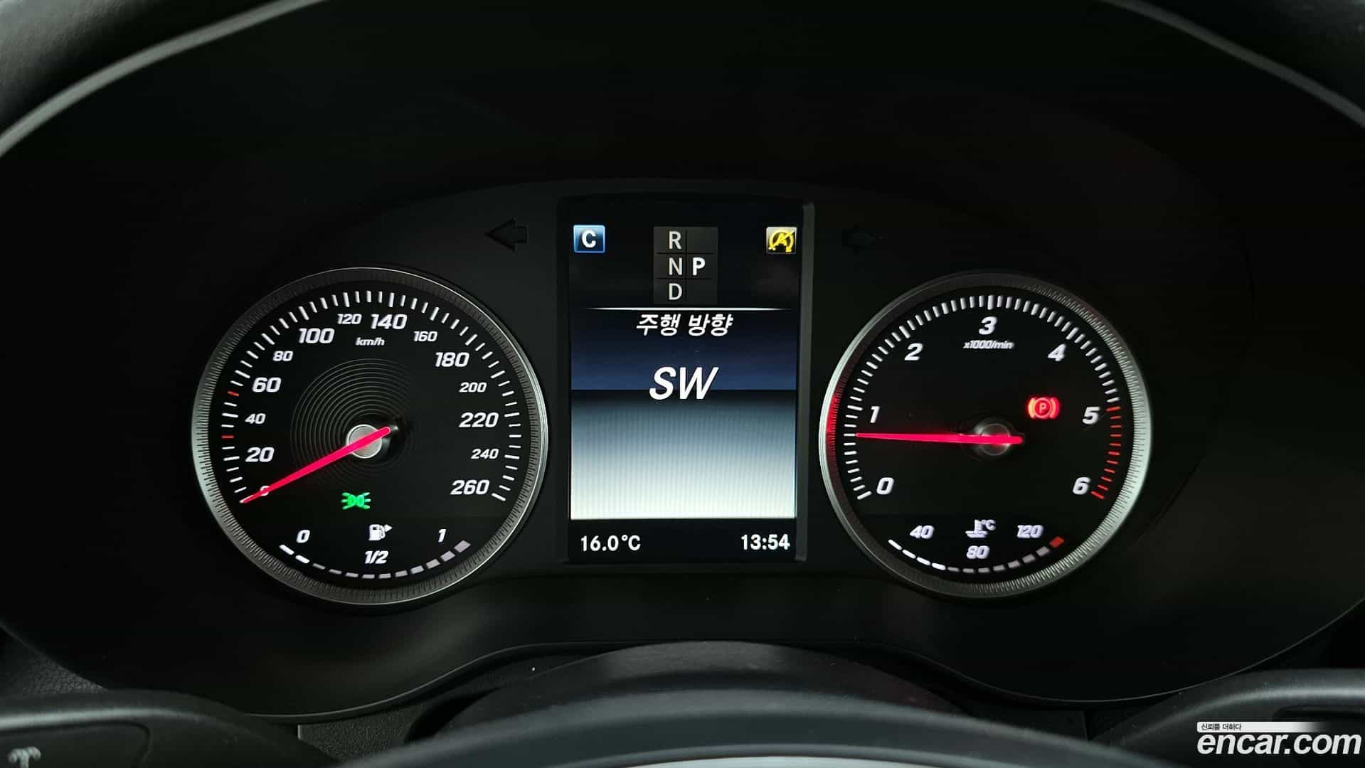 GLC-Class Mercedes-Benz 2016.9-INNER-008