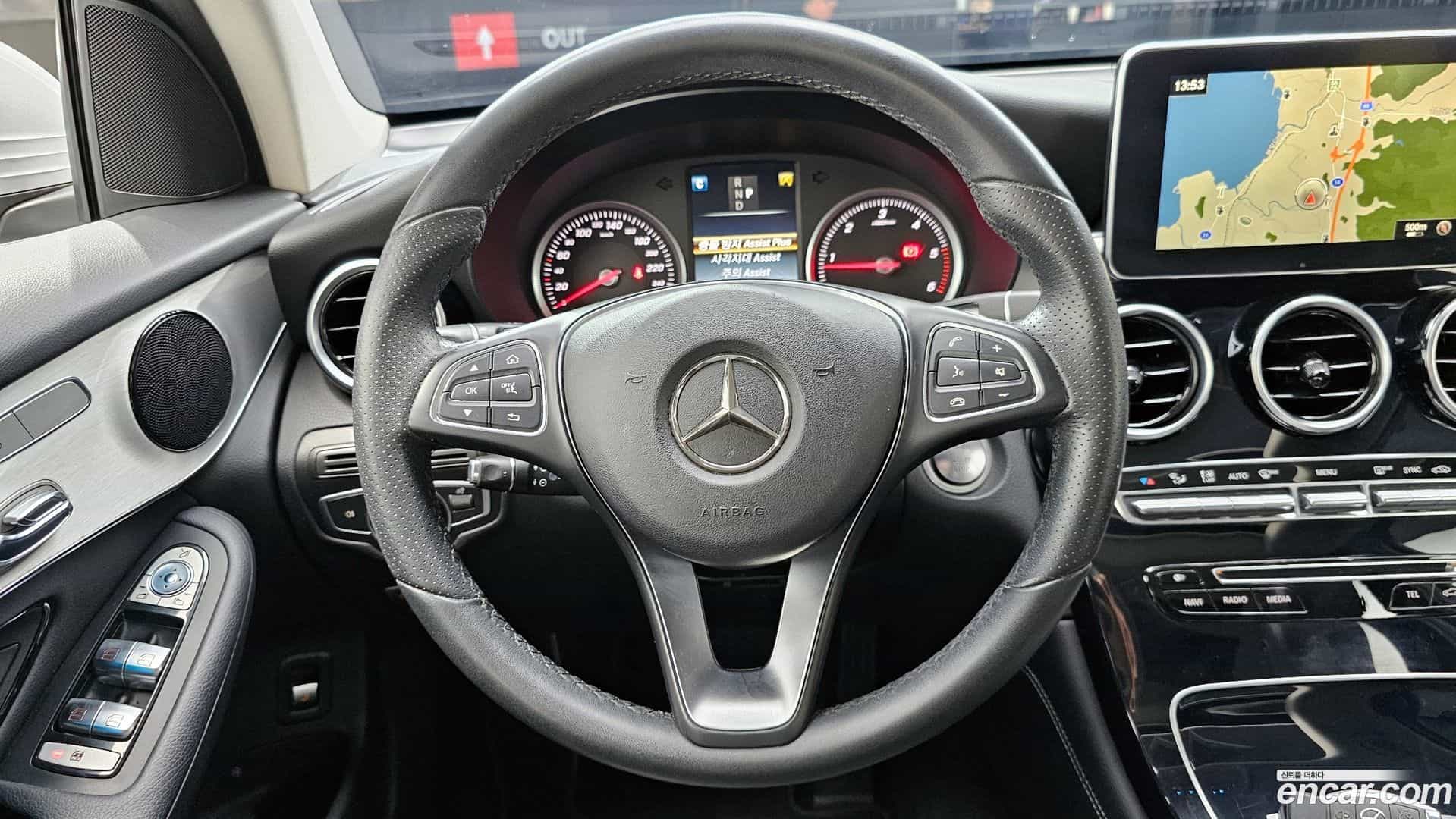 GLC-Class Mercedes-Benz 2016.9-OPTION-017