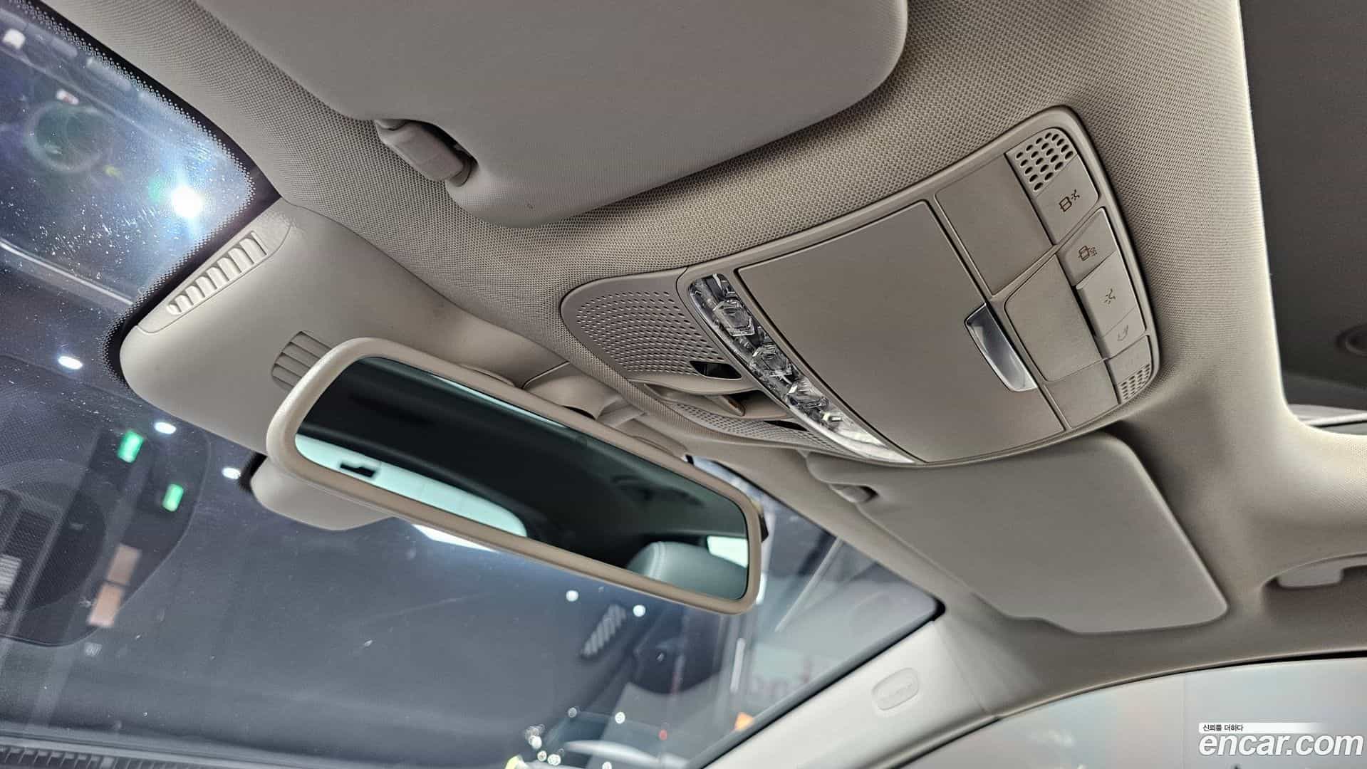 GLC-Class Mercedes-Benz 2016.9-OPTION-023