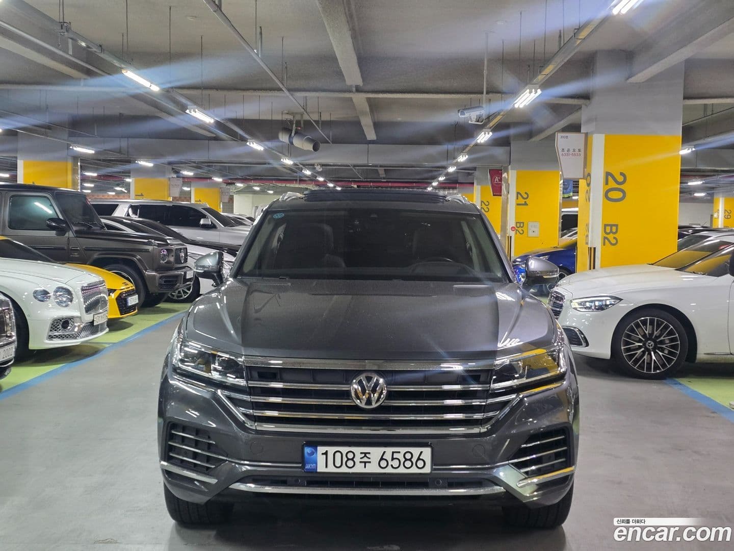 Main__Slider__Photo:Touareg Volkswagen 2020.7-0