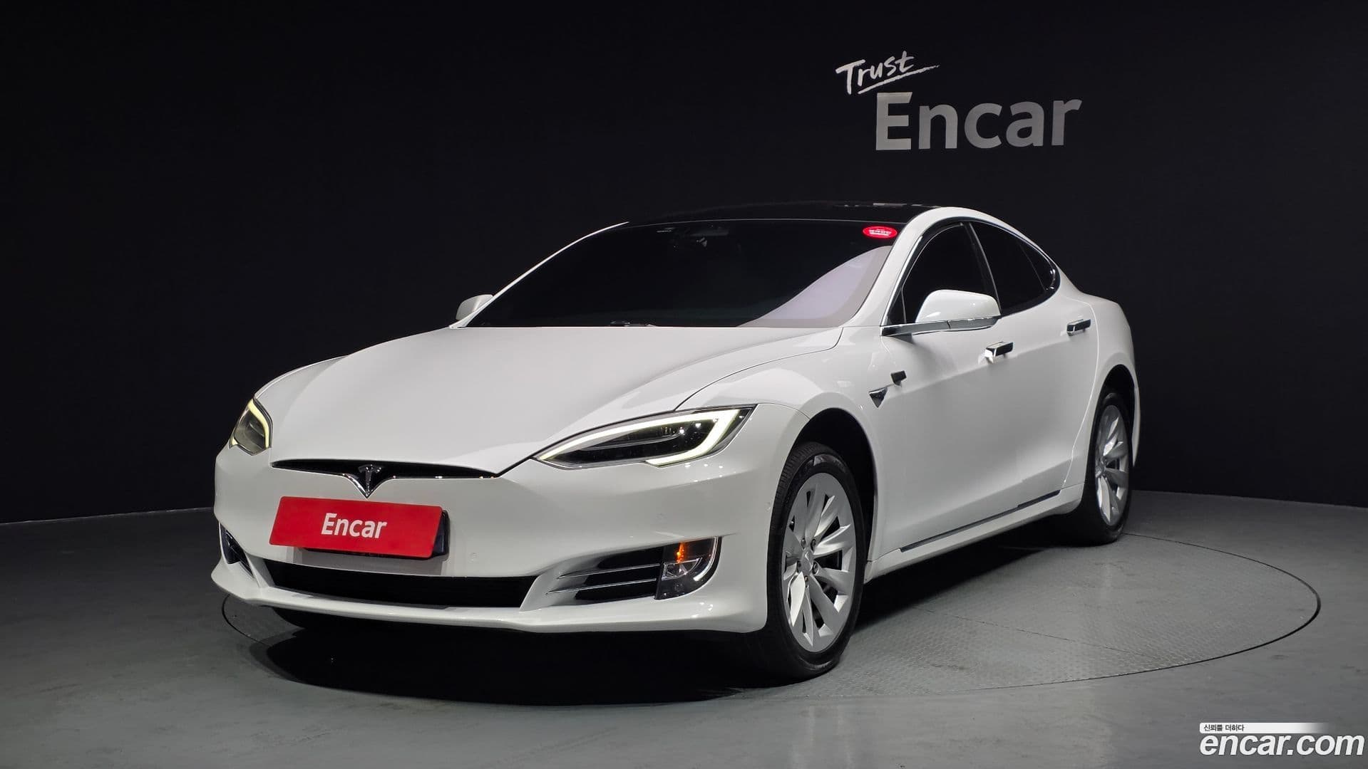 Main__Slider__Photo:Model S Tesla 2020.8-0