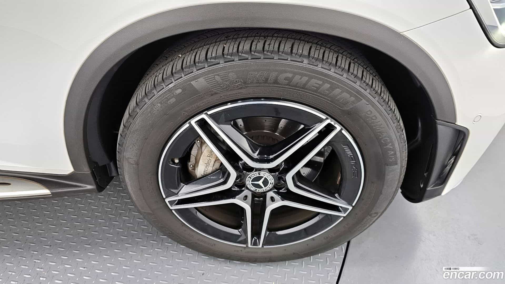 GLC-Class Mercedes-Benz 2020.1-OUTER-005