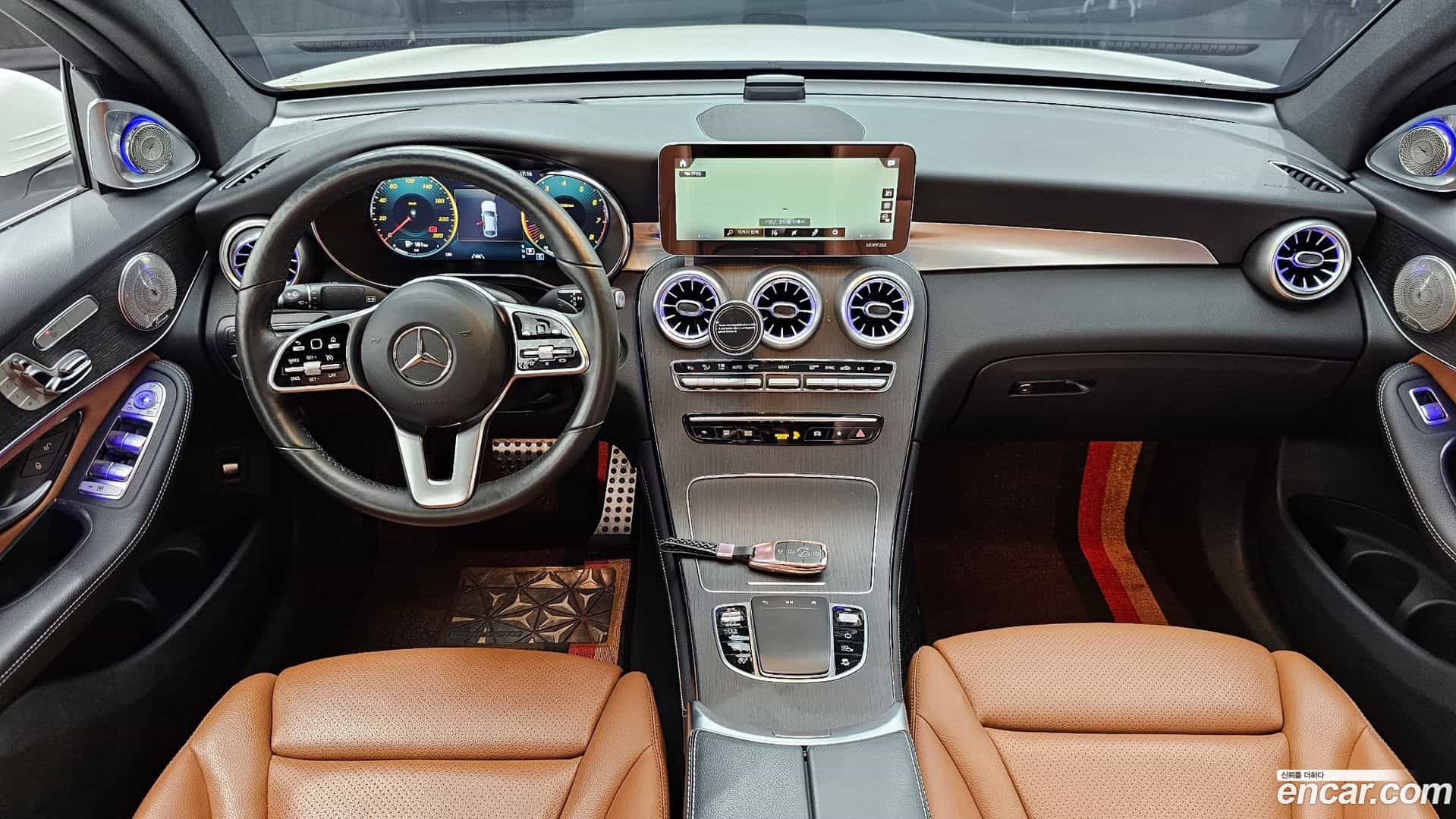GLC-Class Mercedes-Benz 2020.1-INNER-007