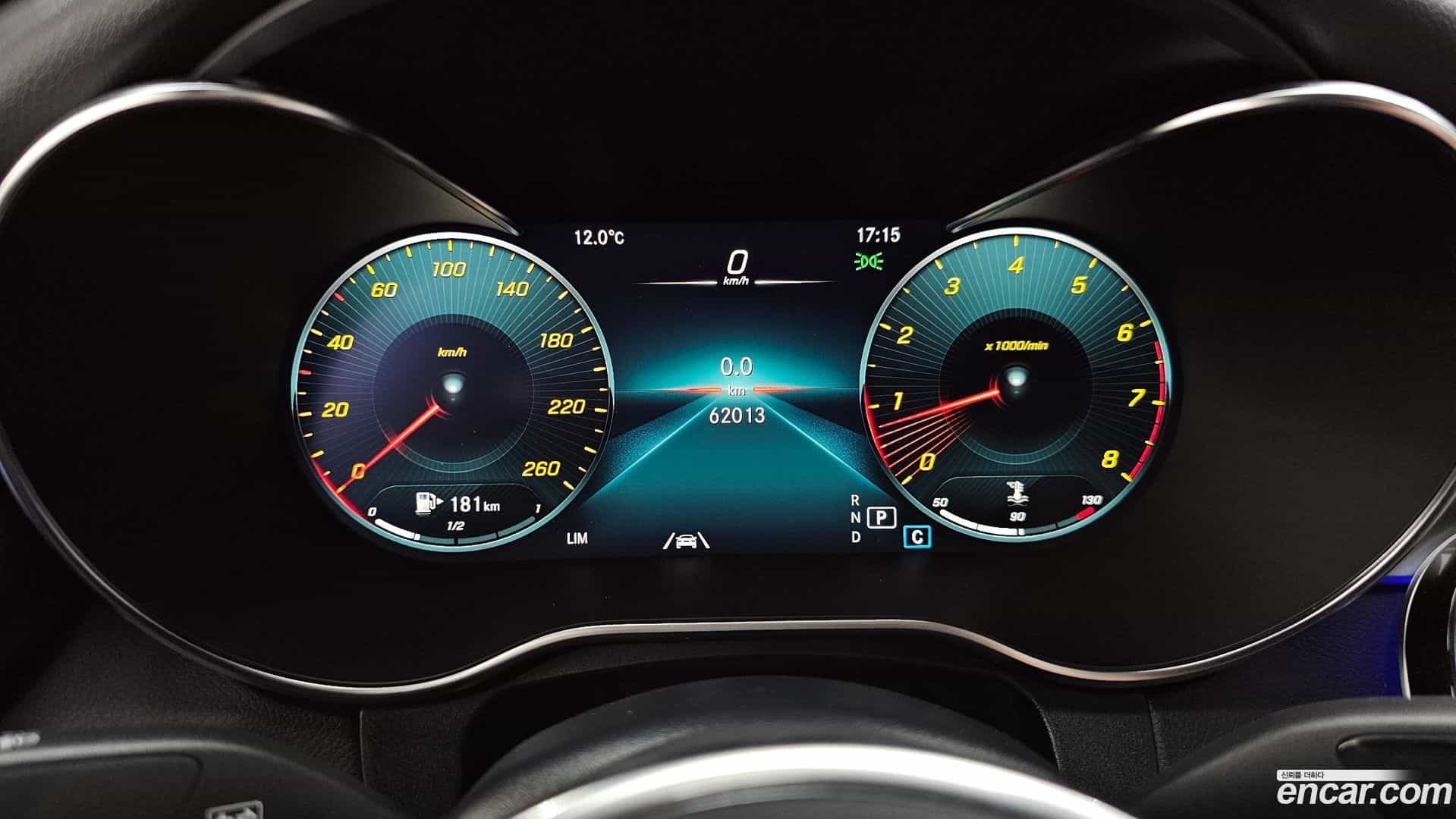 GLC-Class Mercedes-Benz 2020.1-INNER-008