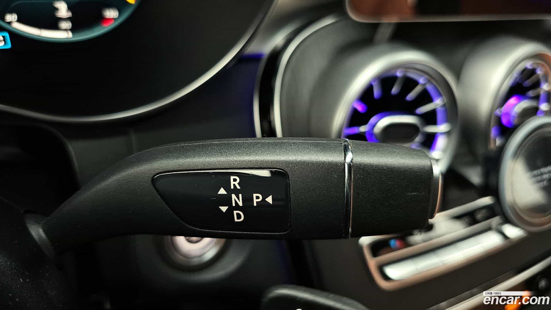 GLC-Class Mercedes-Benz 2020.1-INNER-009