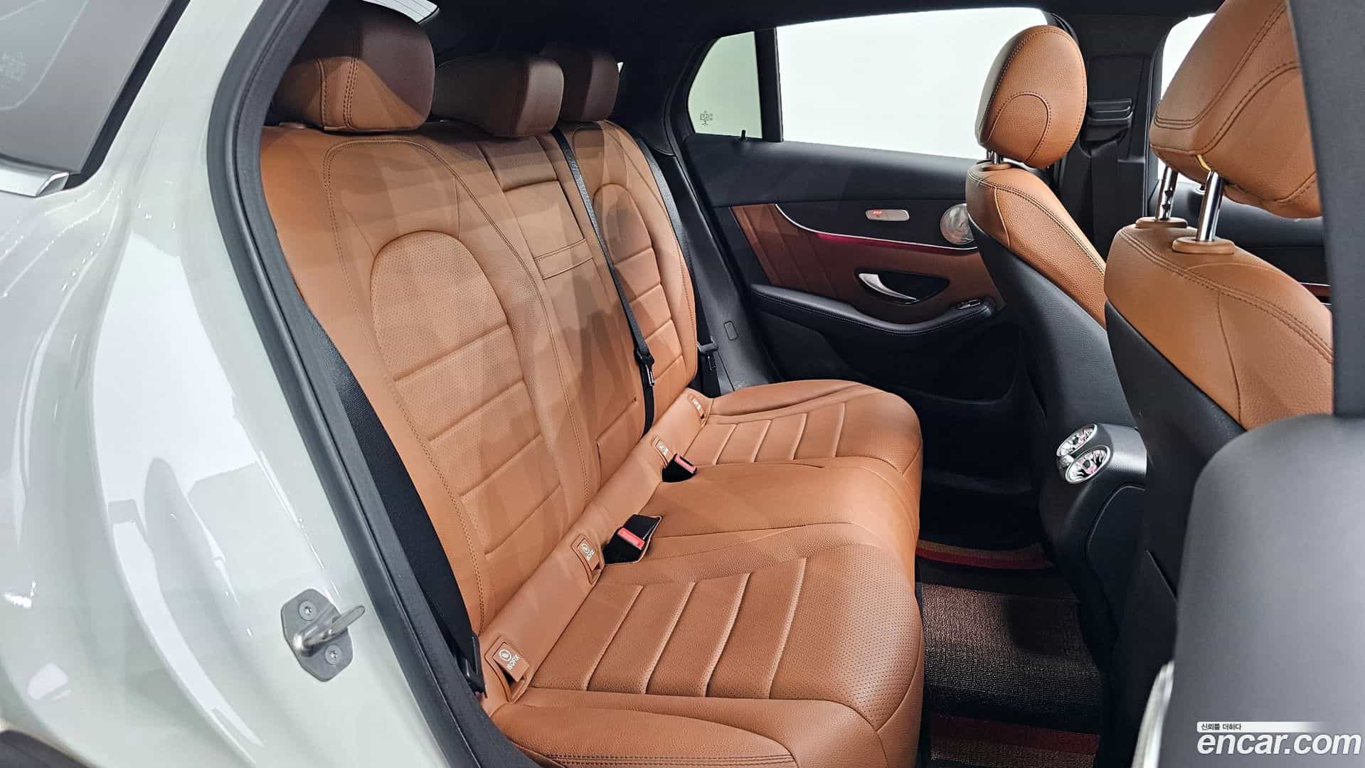 GLC-Class Mercedes-Benz 2020.1-OPTION-016