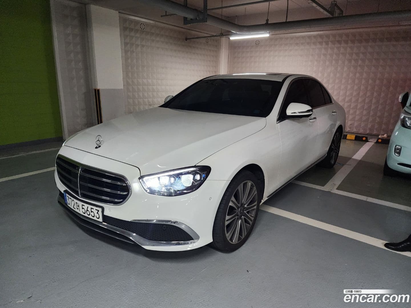 Main__Slider__Photo:E-Class Mercedes-Benz 2023.2-0
