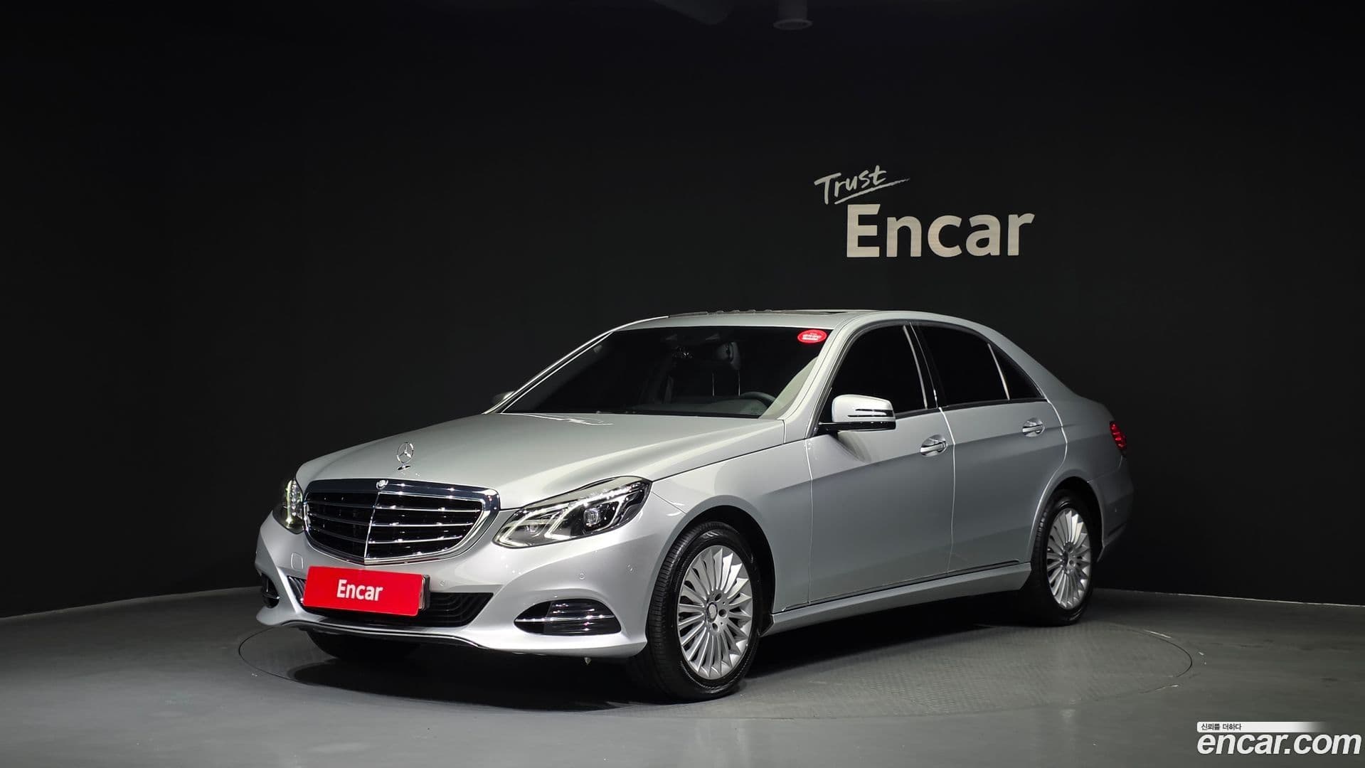 Main__Slider__Photo:E-Class Mercedes-Benz 2014.8-0