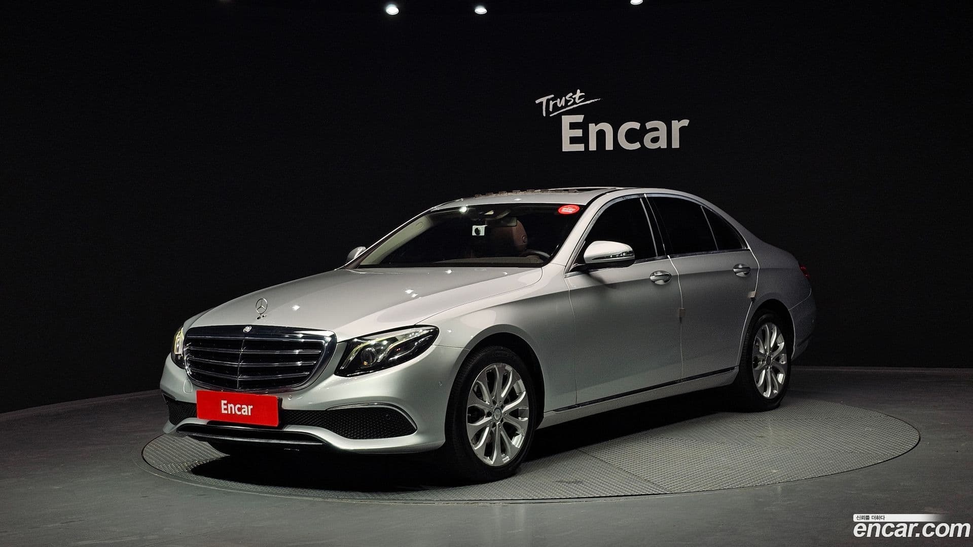 Main__Slider__Photo:E-Class Mercedes-Benz 2016.8-0