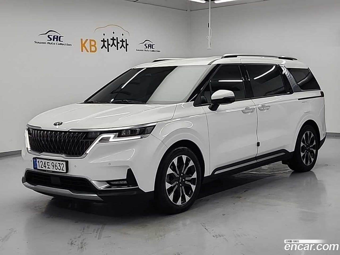 Main__Slider__Photo:Canival Kia 2020.8-0