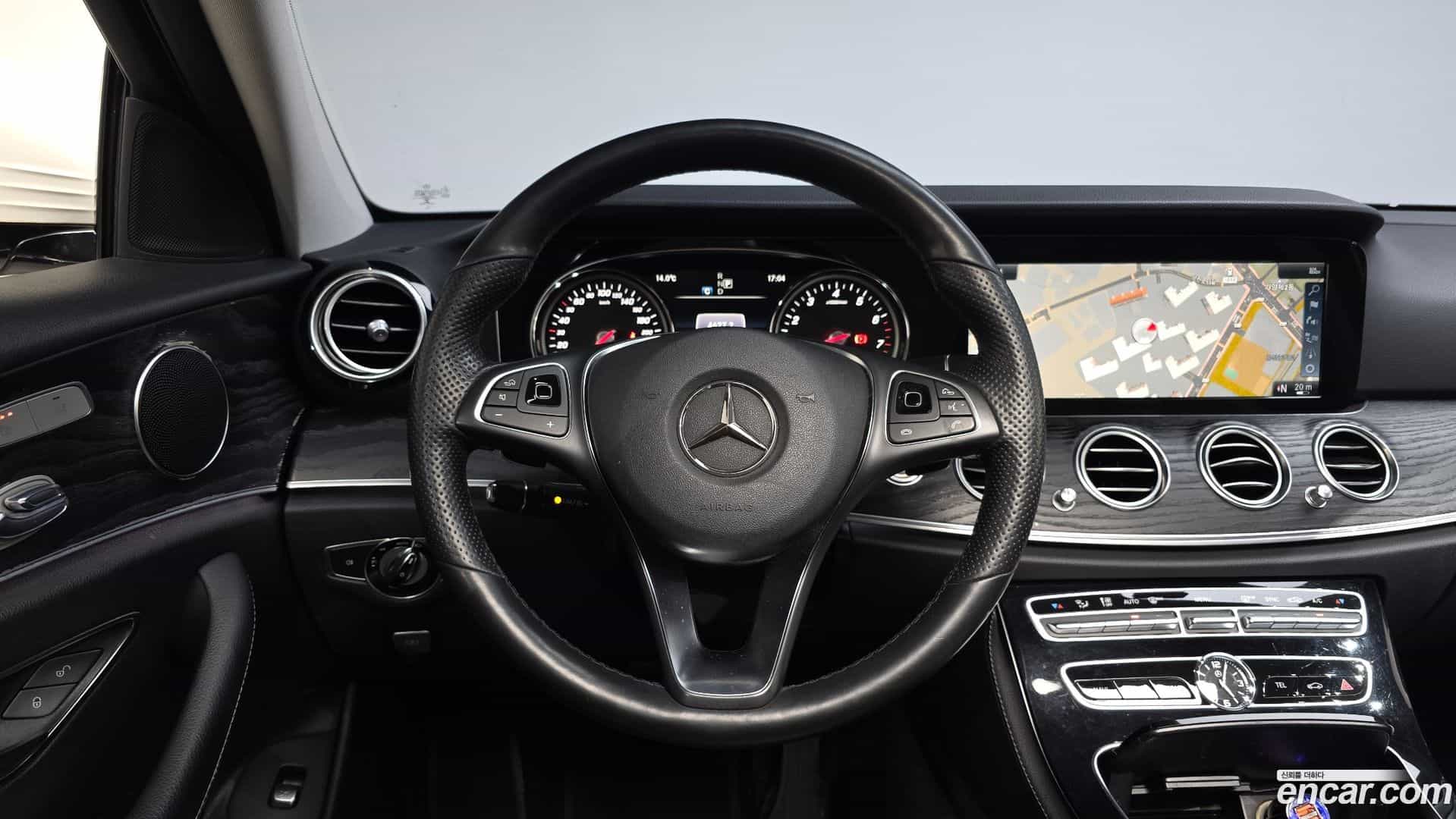 E-Class Mercedes-Benz 2017.8-OPTION-018