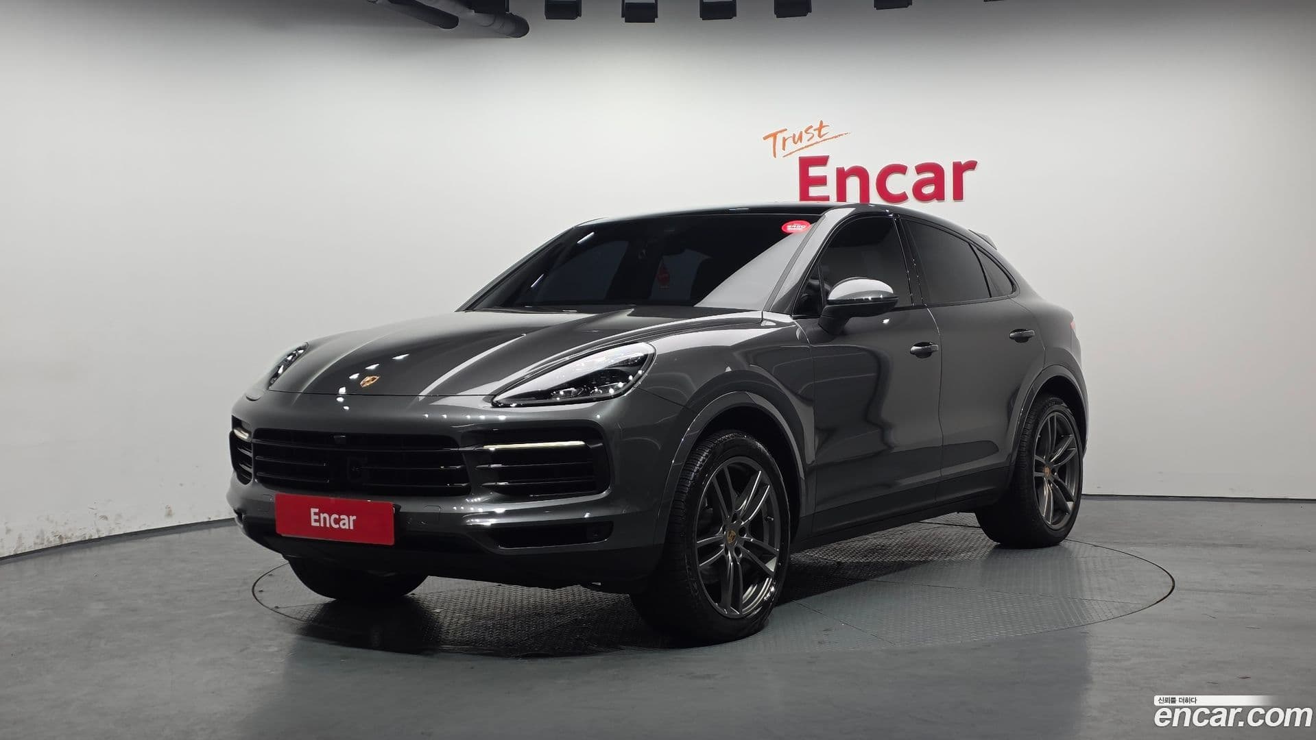 Main__Slider__Photo:Cayenne Porsche 2020.5-0