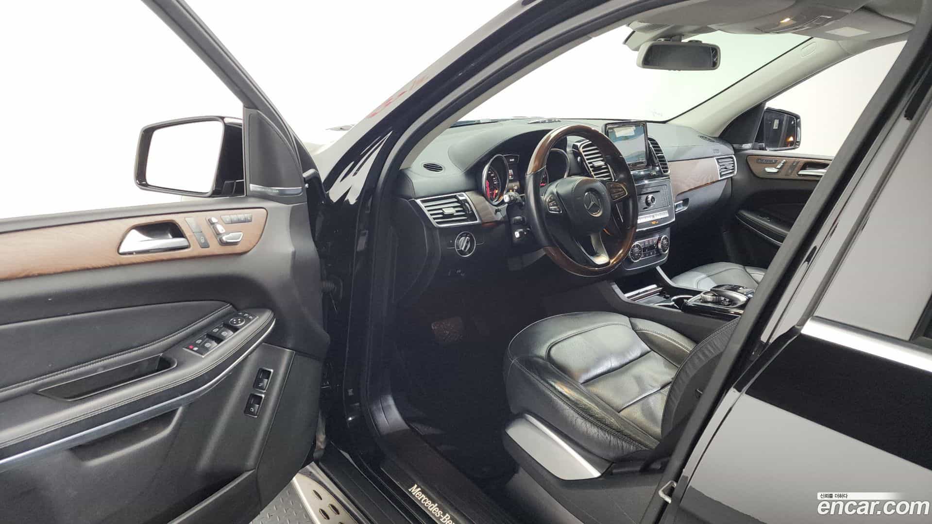 GLS-Class Mercedes-Benz 2016.8-INNER-010