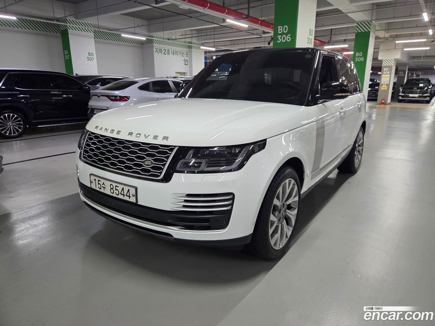 Main__Slider__Photo:Range Rover Land Rover 2018.5-0