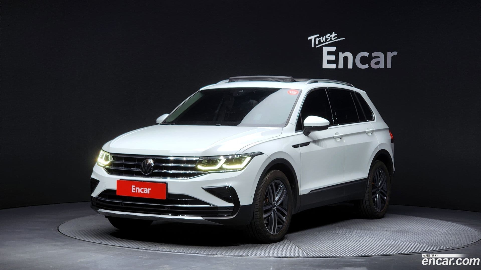 Main__Slider__Photo:Tiguan Volkswagen 2023.6-0