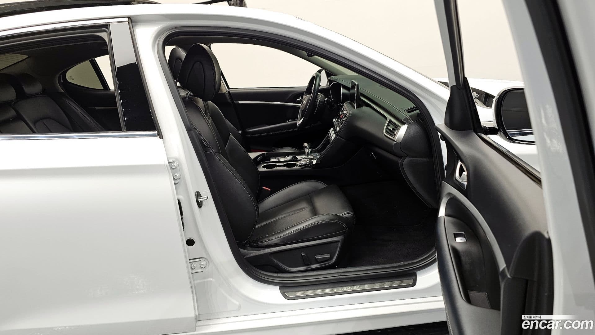 Main__Slider__Photo:G70 Genesis 2019.5-10