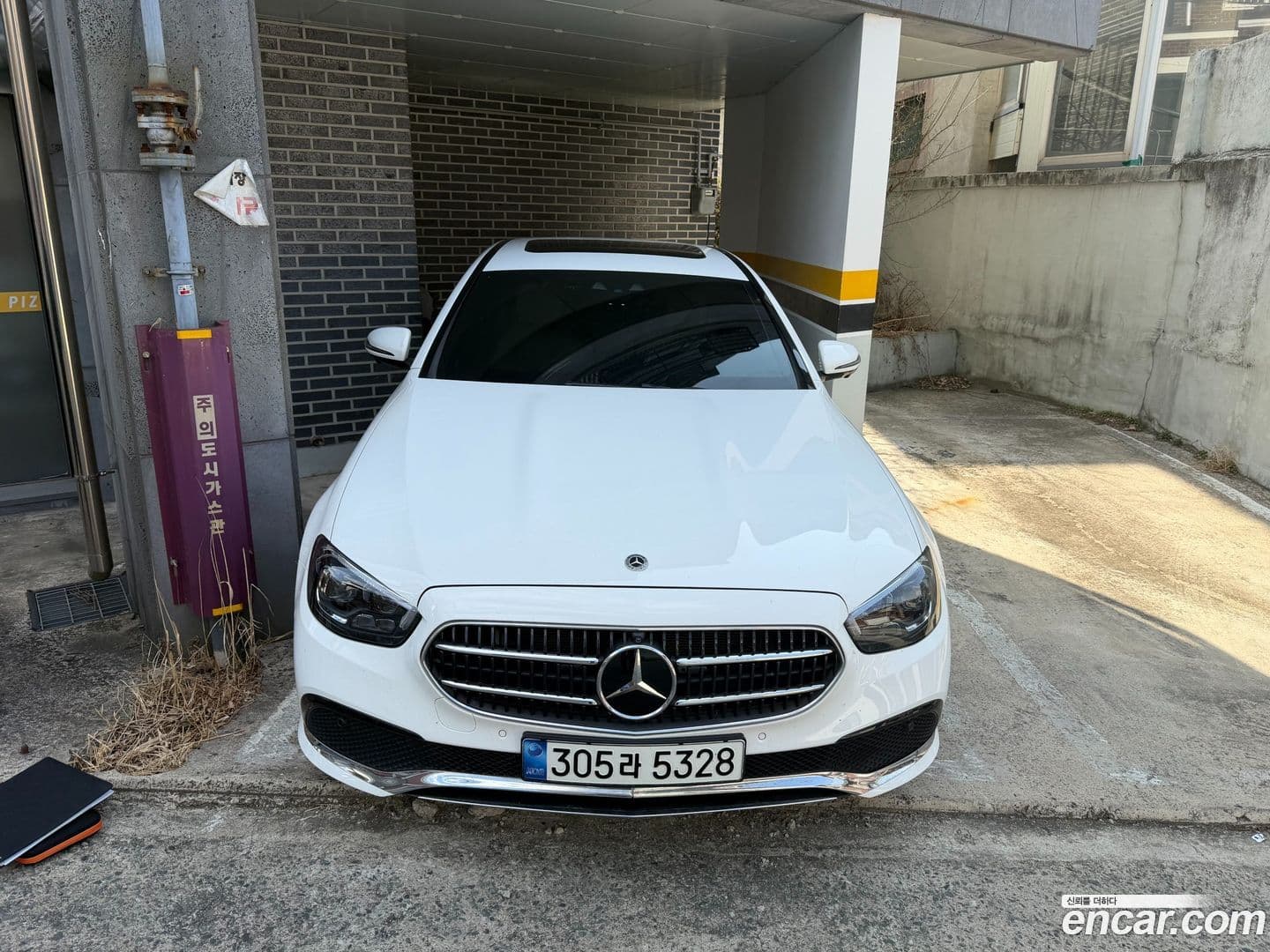 Main__Slider__Photo:E-Class Mercedes-Benz 2022.4-0