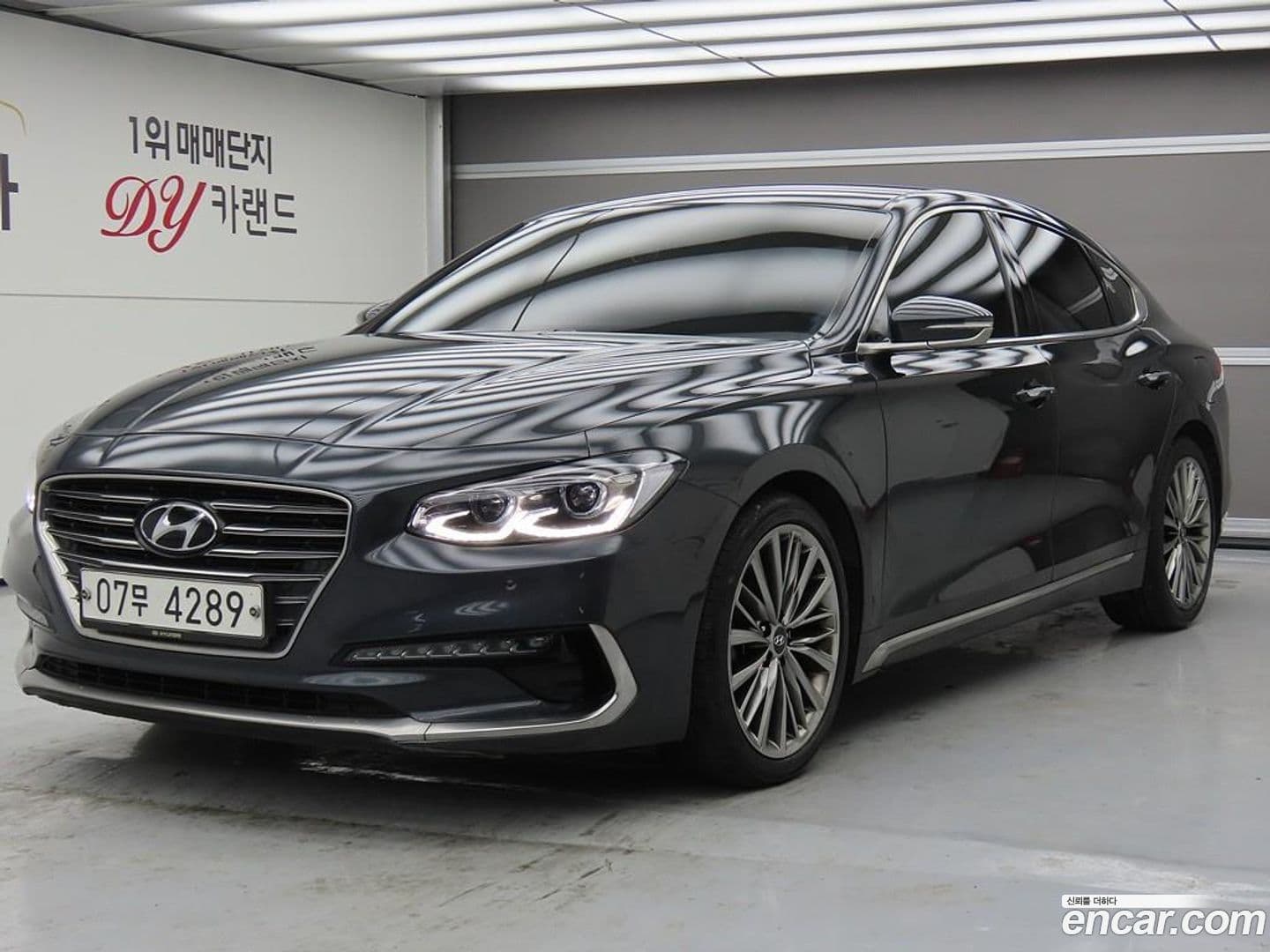 Main__Slider__Photo:Grandeur Hyundai 2017.5-0