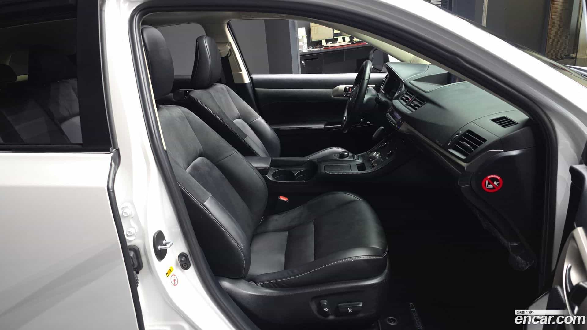 CT200h Lexus 2018.6-OPTION-015