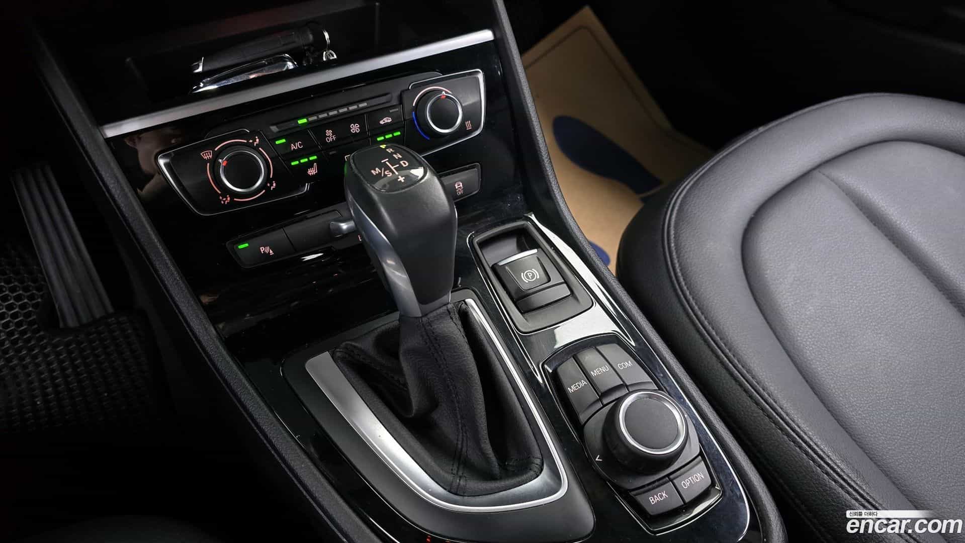 2-Series BMW 2018.4-INNER-009