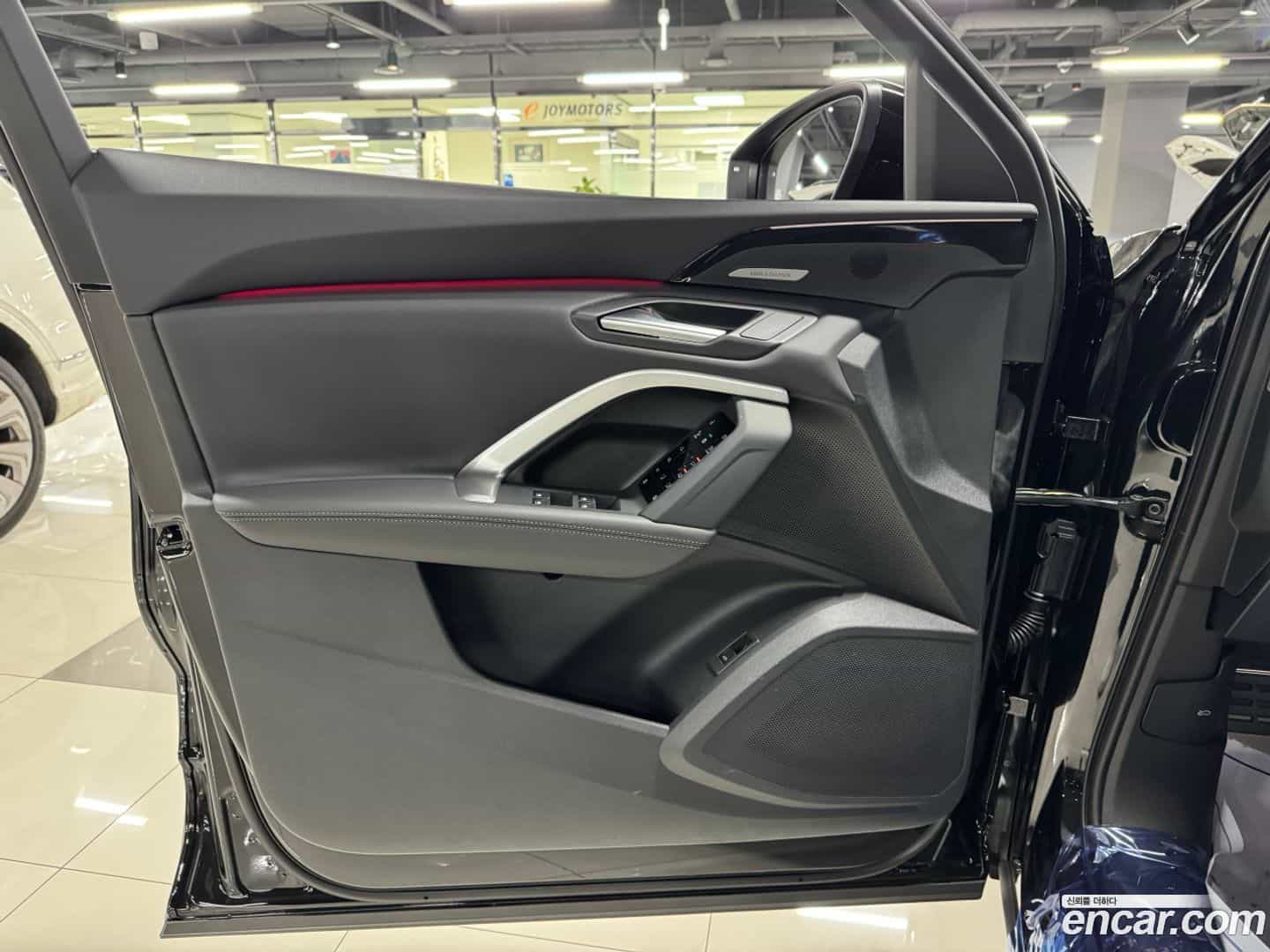 Q5 Audi 2025.11-INNER-006