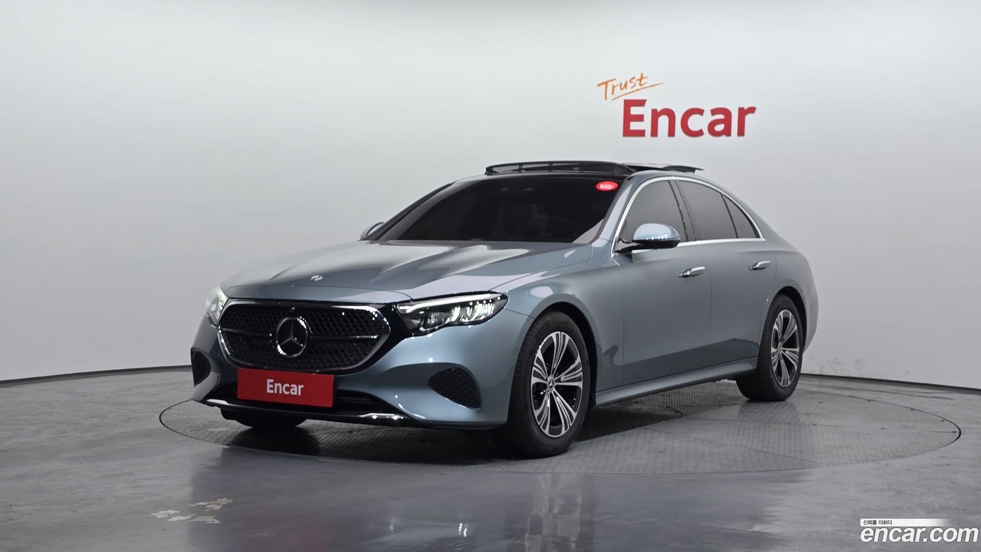 Main__Slider__Photo:E-Class Mercedes-Benz 2025.1-0