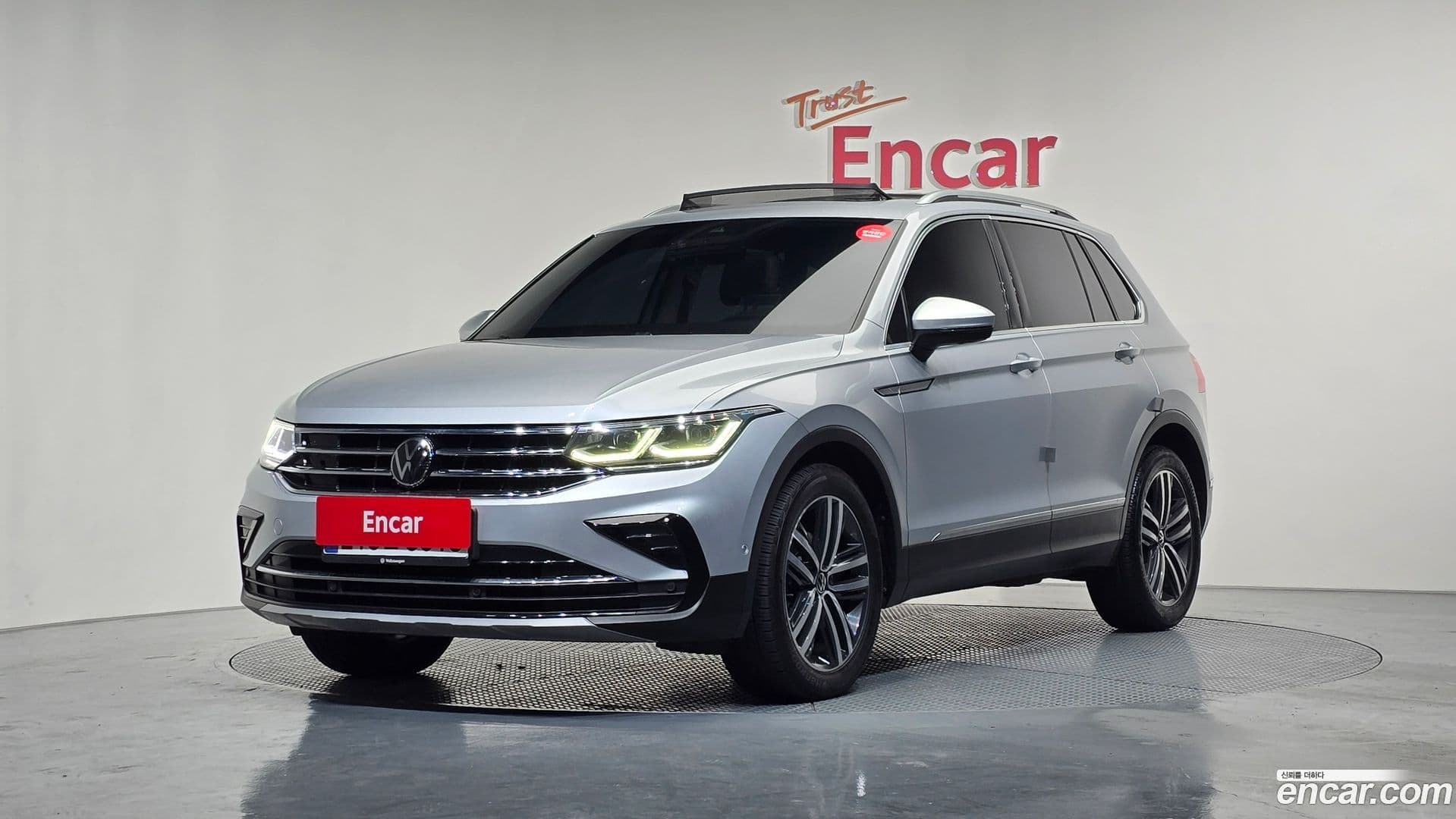Main__Slider__Photo:Tiguan Volkswagen 2021.10-0