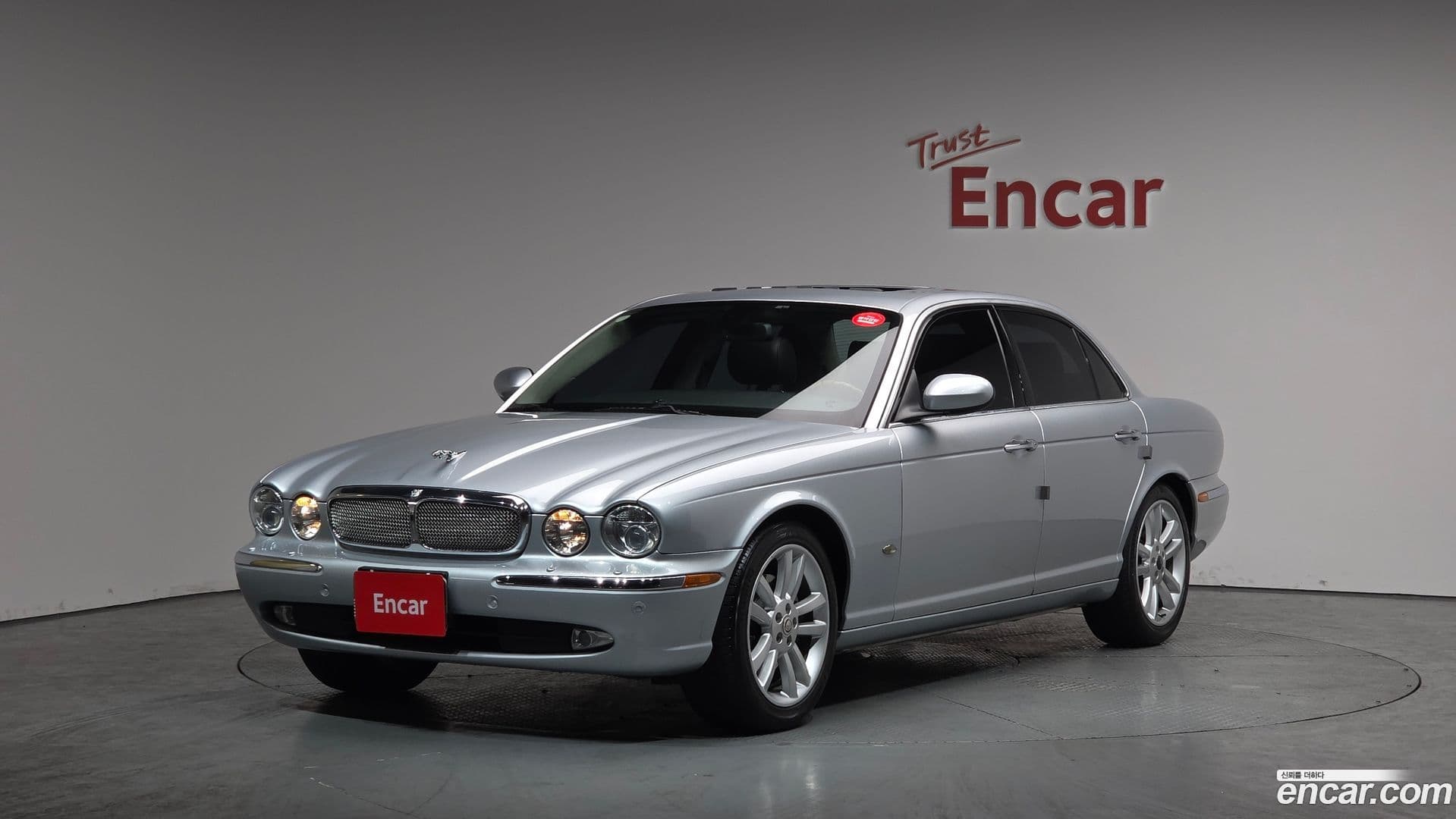 Main__Slider__Photo:XJ Jaguar 2006.11-0