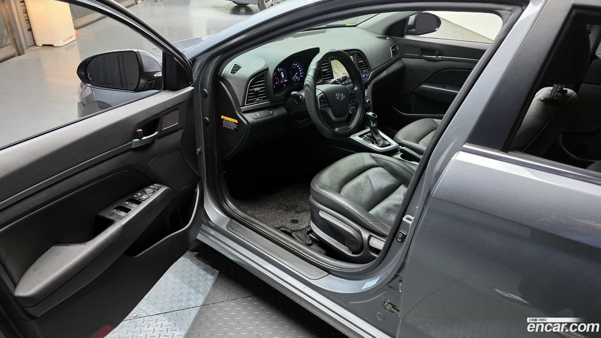 AVANTE Hyundai 2015.9-INNER-010